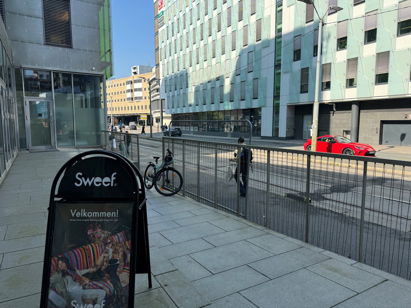 Inngang med rampe ut mot den hektiske Schweigaardsgate Galleribilde