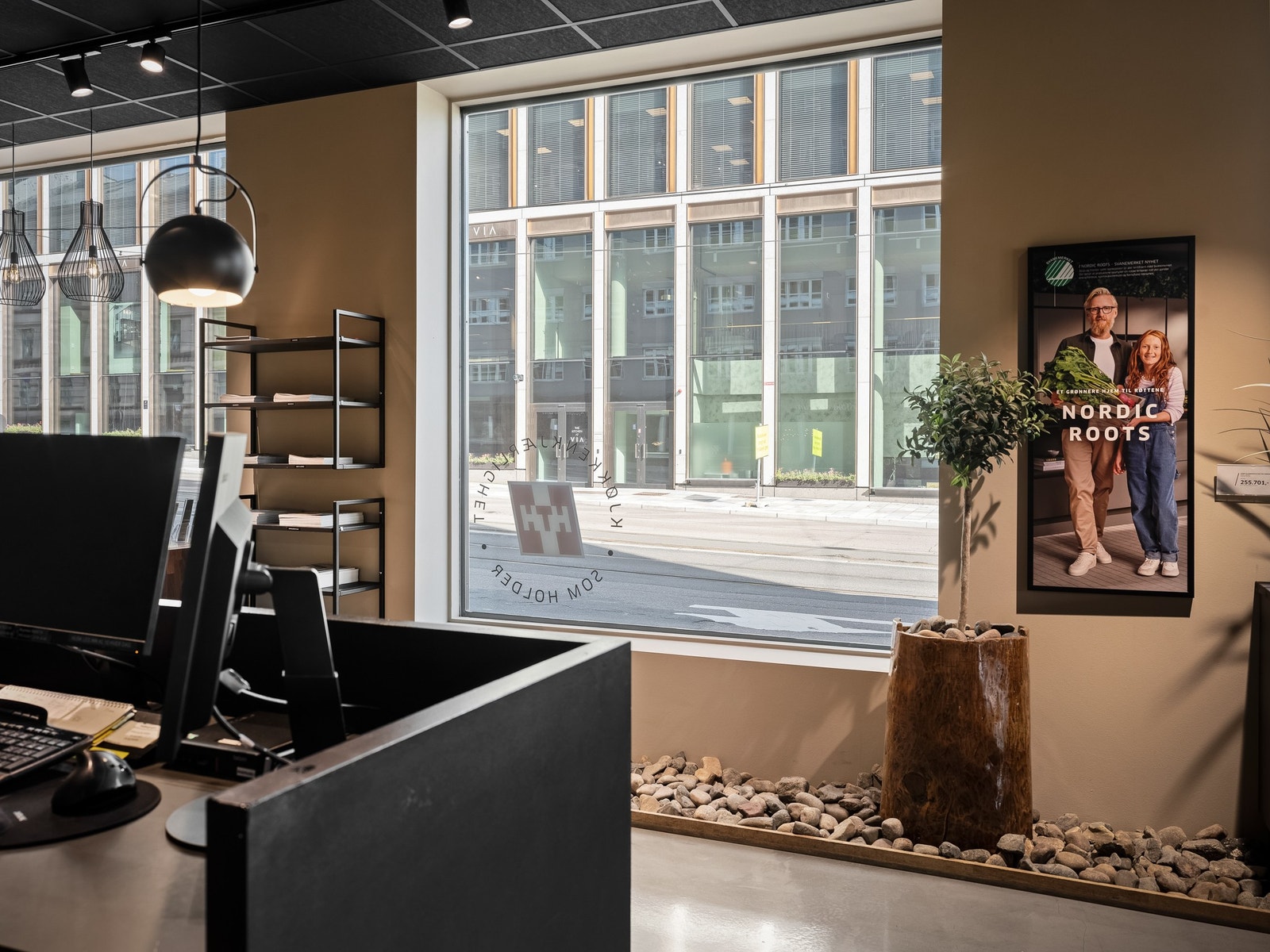 Spennende vinduer med arkitektonisk preg Galleribilde