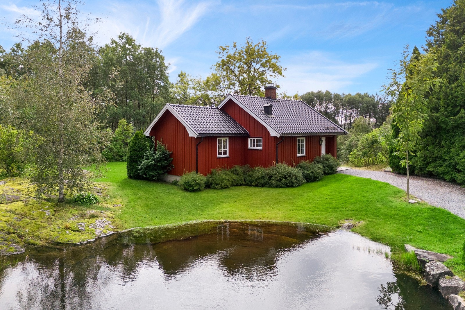 På tunet ligger i tillegg en sjarmerende enebolig på fradelt tomt. Galleribilde
