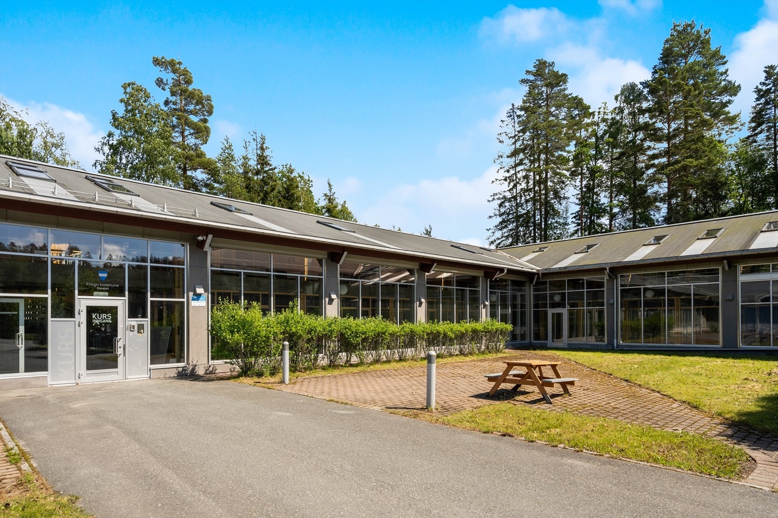 Bygningene har flere innganger slik at det også leies ut til flere aktører samtidig. Galleribilde