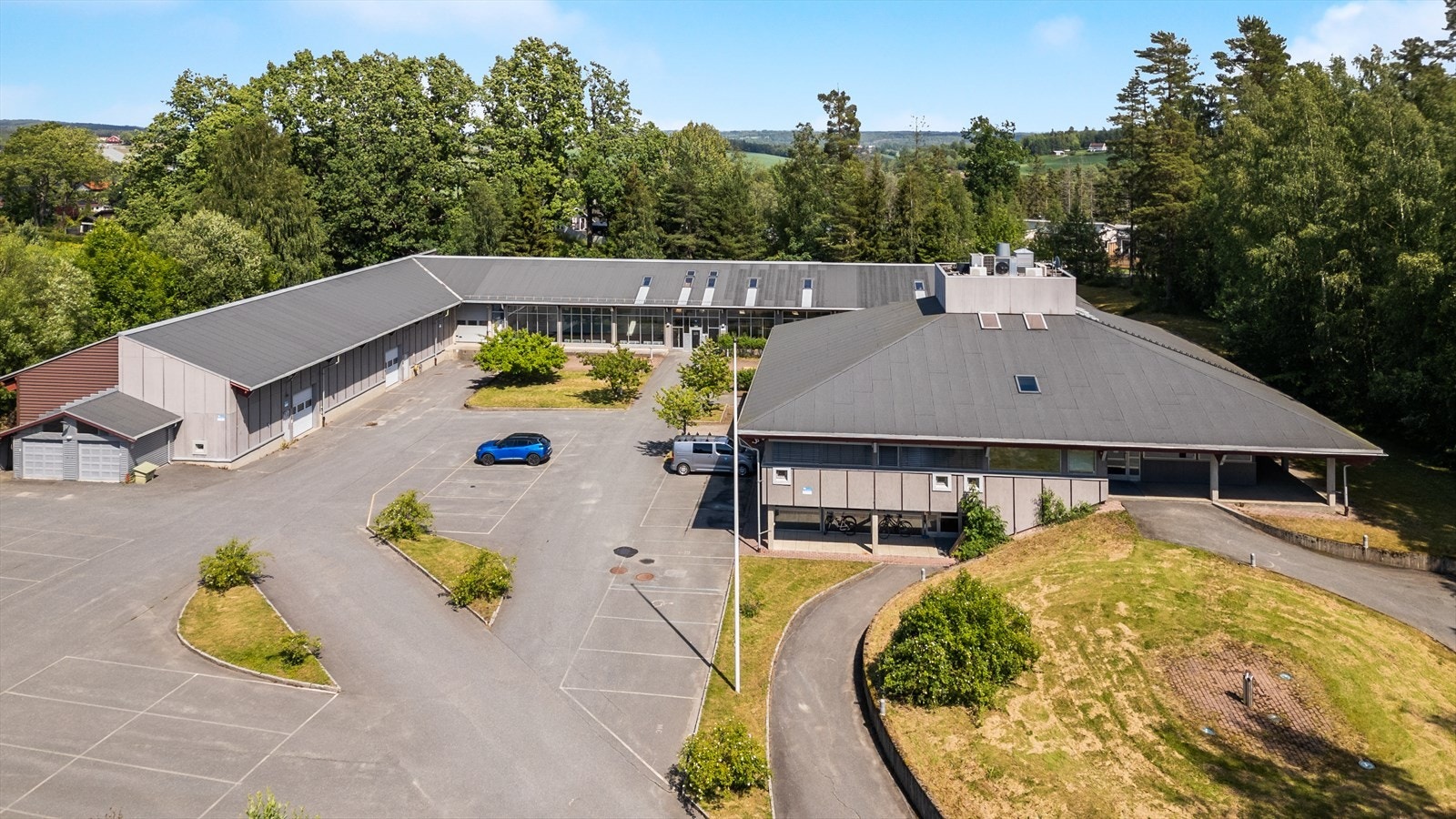 Stort kombinasjonsbygg som kan passe både for enbrukere og flerbrukere. Galleribilde