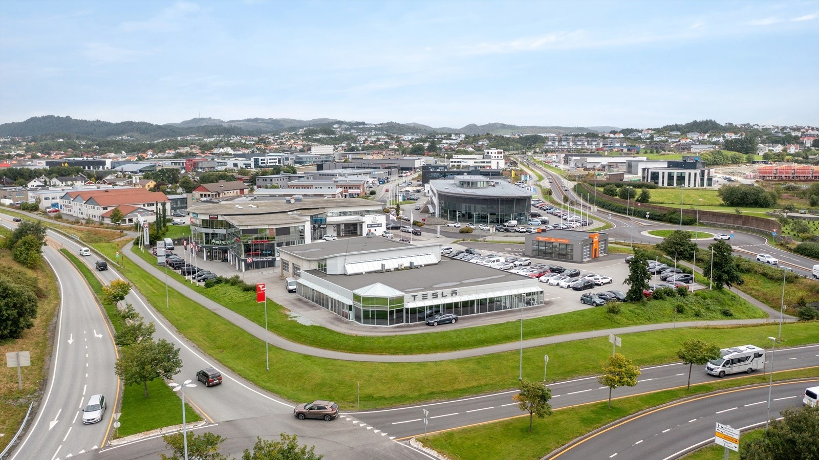 Utstillingshall/verksted/lager til leie på den best profilerte lokasjonen i regionen. Galleribilde