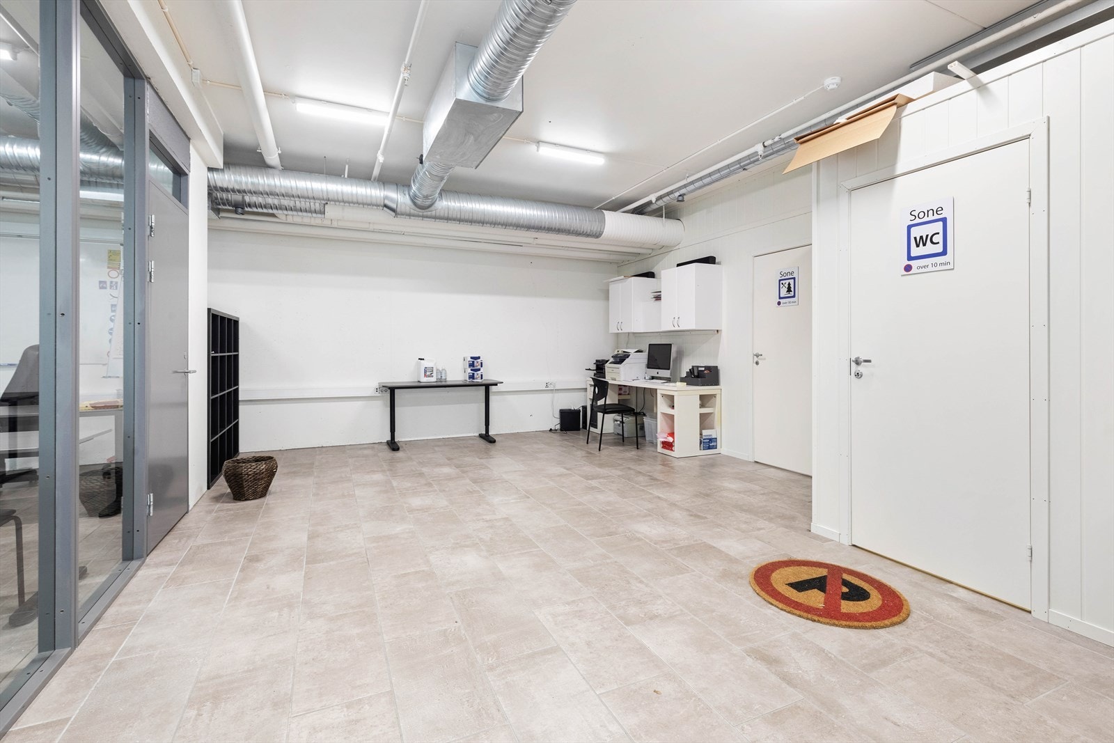 Brukes i dag som undervisningslokale. og tilholdssted for trafikkskole. Galleribilde