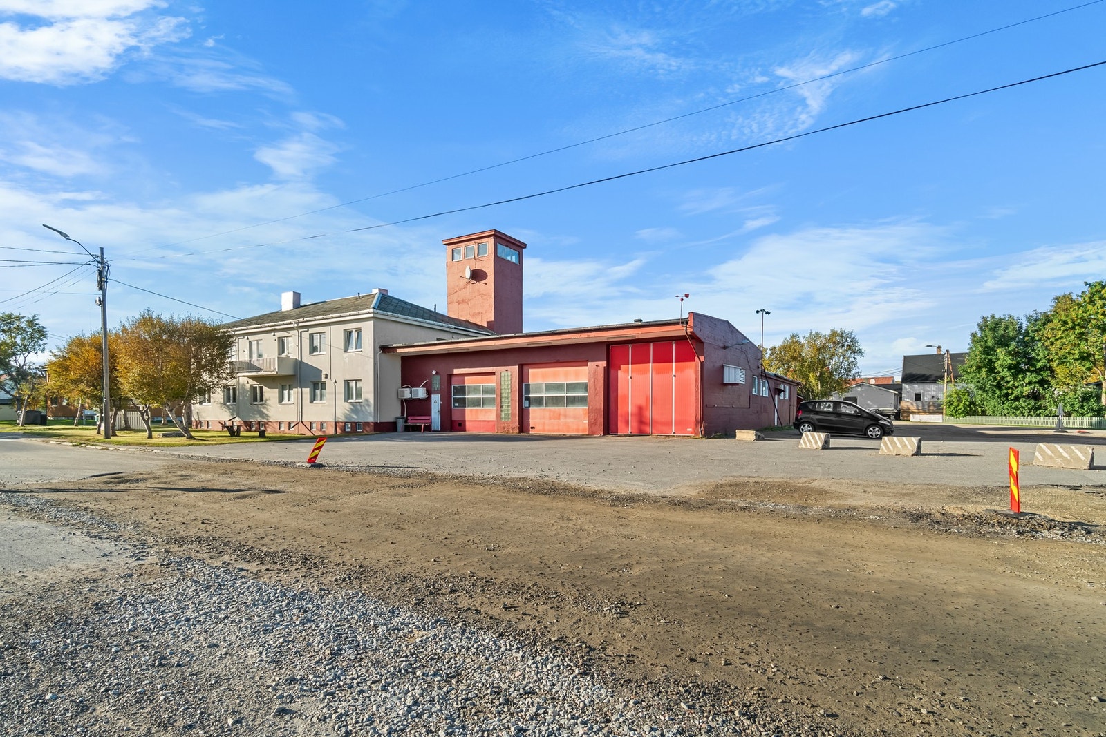 EiendomsMegler 1 Nord-Norge nærings presenterer Idrettsvegen 31 i Vadsø. Galleribilde