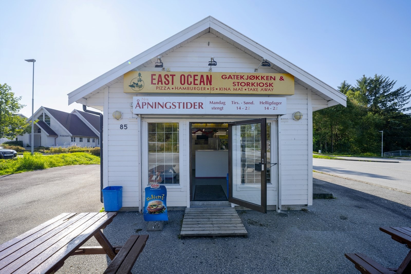 Sjarmerende gatekjøkken med sentral beliggenhet og gode åpningstider. Perfekt for de som ønsker en rask matbit. Galleribilde