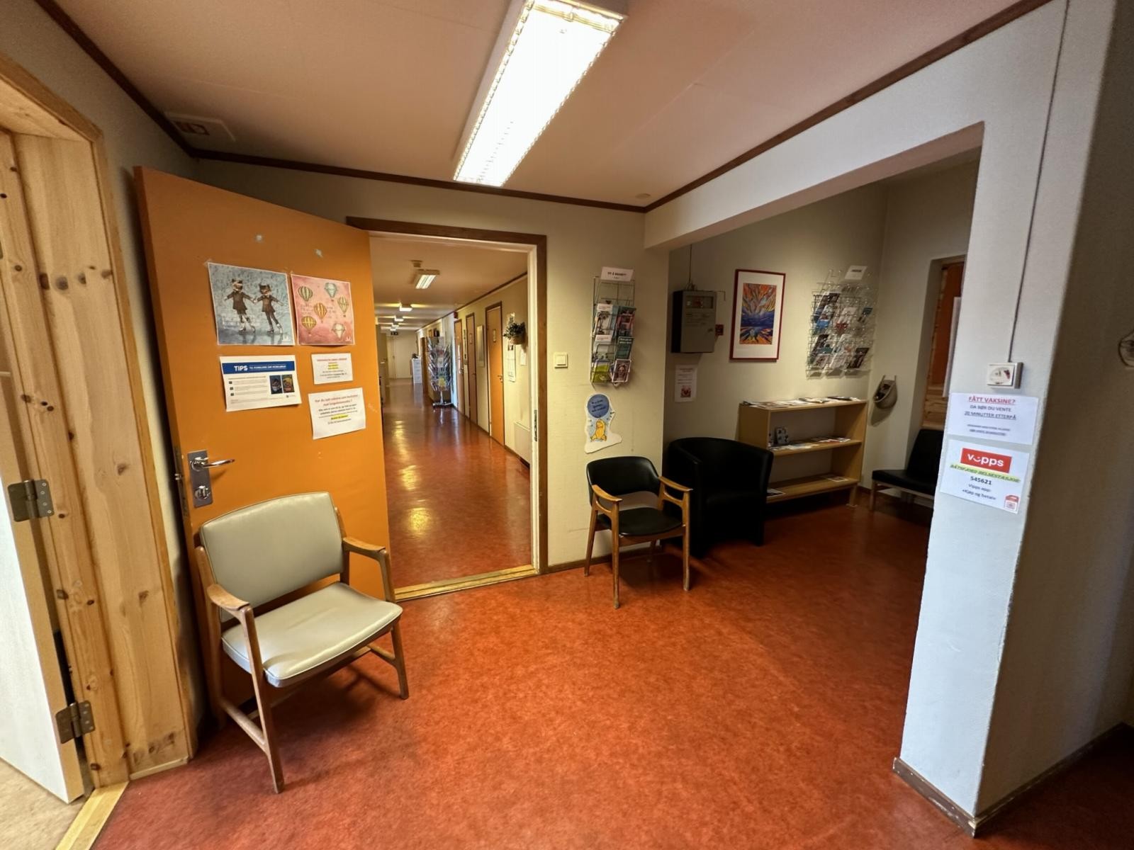 Venterom/inngangsparti i 1. etasje. Galleribilde