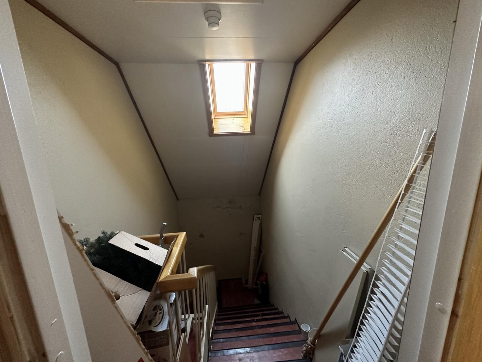 Liten trapp fra bibliotek i 2. etasje til 1. etasje. Galleribilde