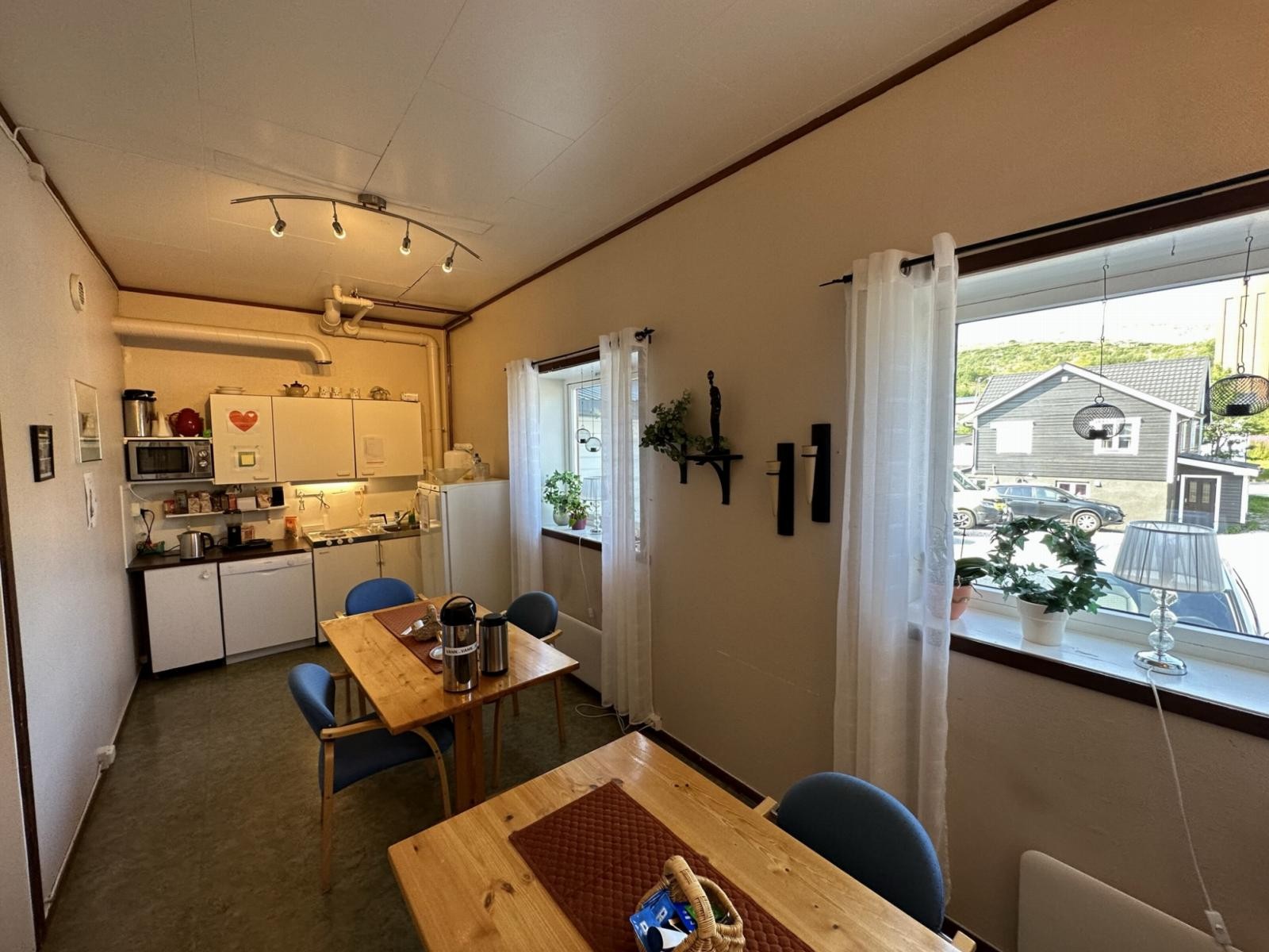 Pauserom med kjøkken i 1. etasje. Galleribilde