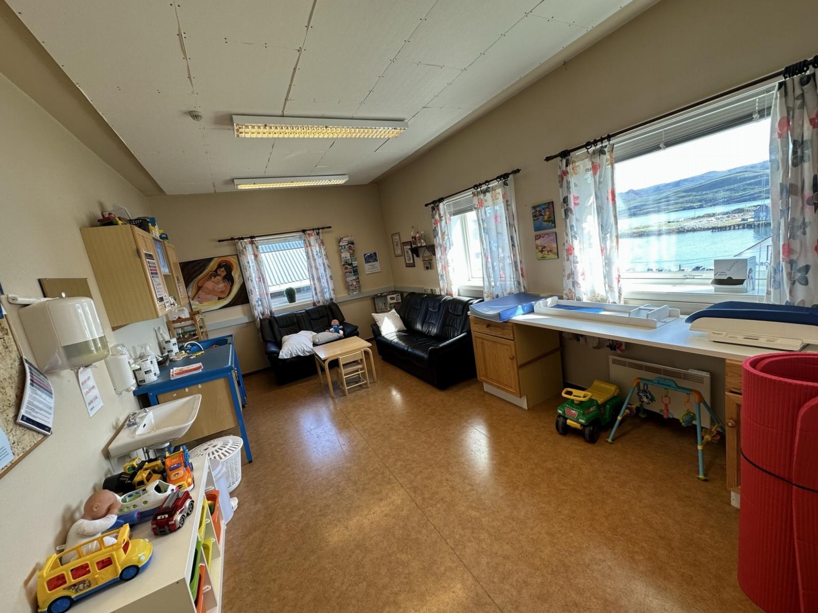 Oppholdsrom i 1. etasje. Galleribilde