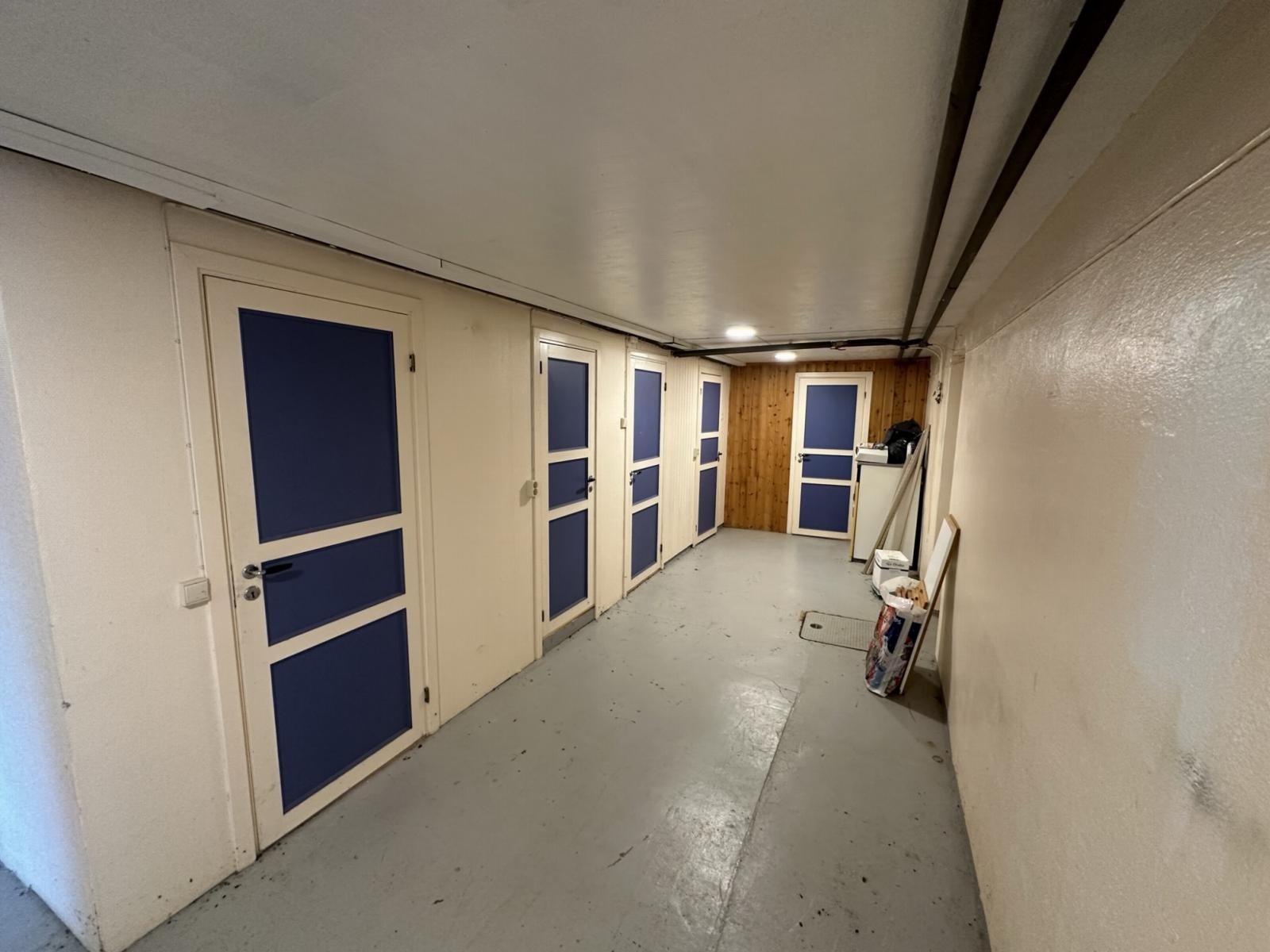 Gang i kjeller. Galleribilde