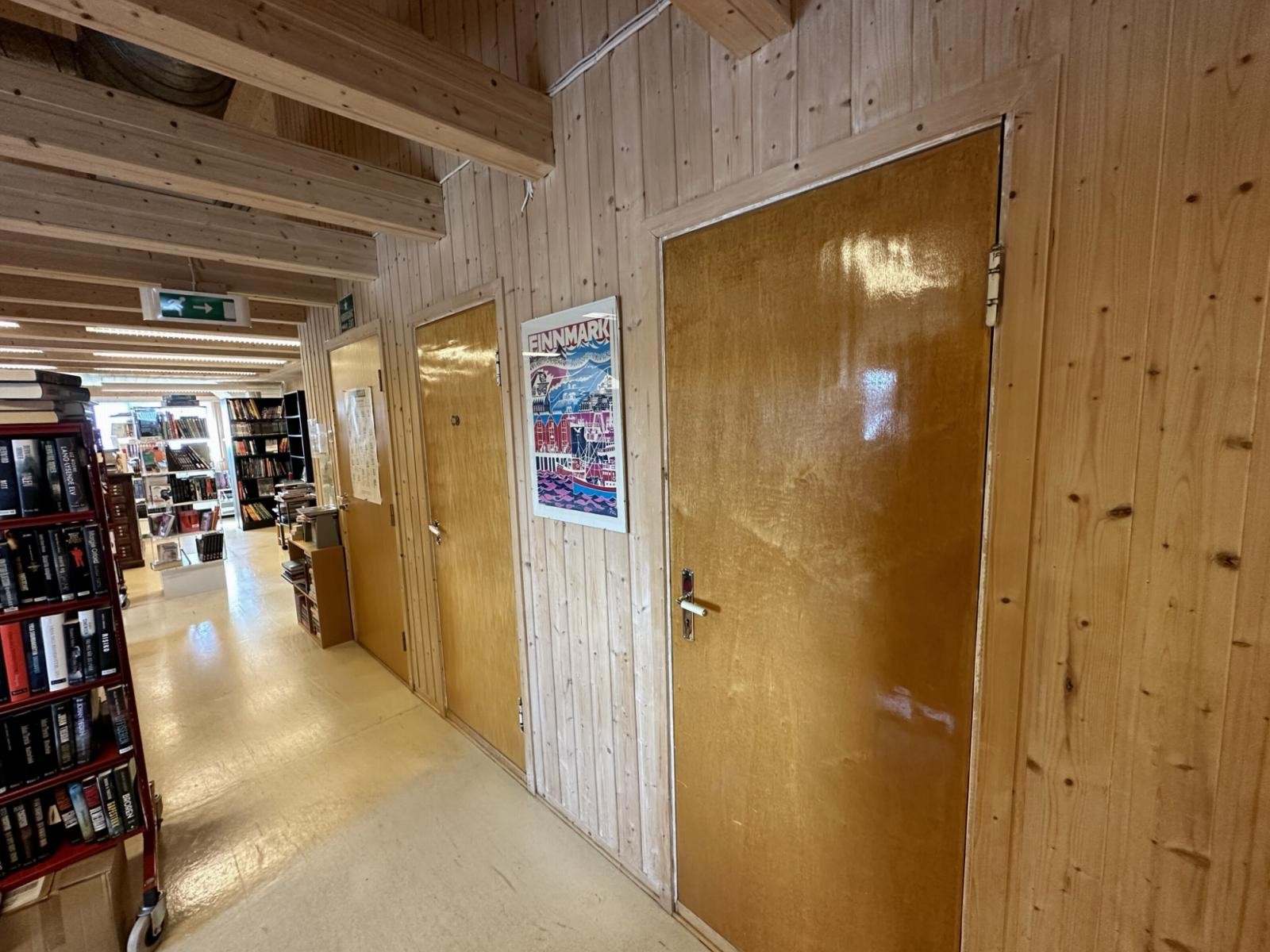 Del av bibliotek i andre etasje. Galleribilde