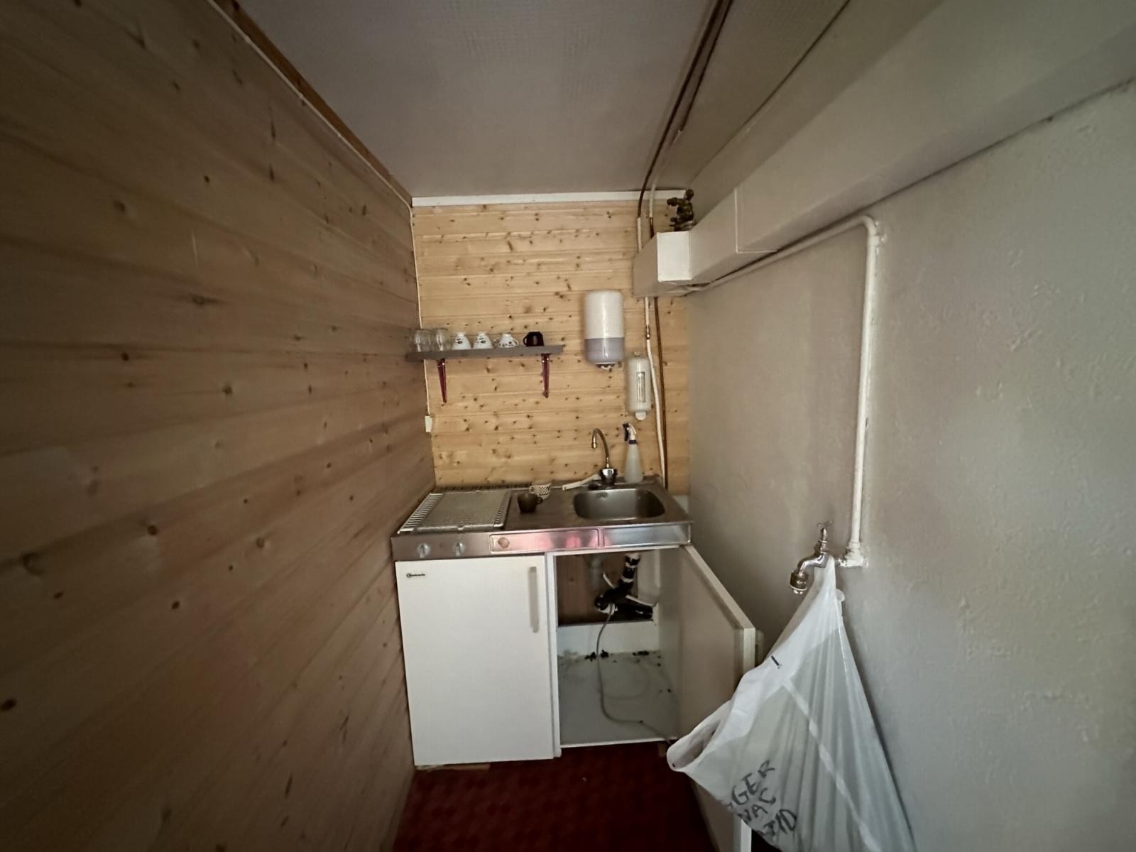 Tekjøkken i kjeller. Galleribilde