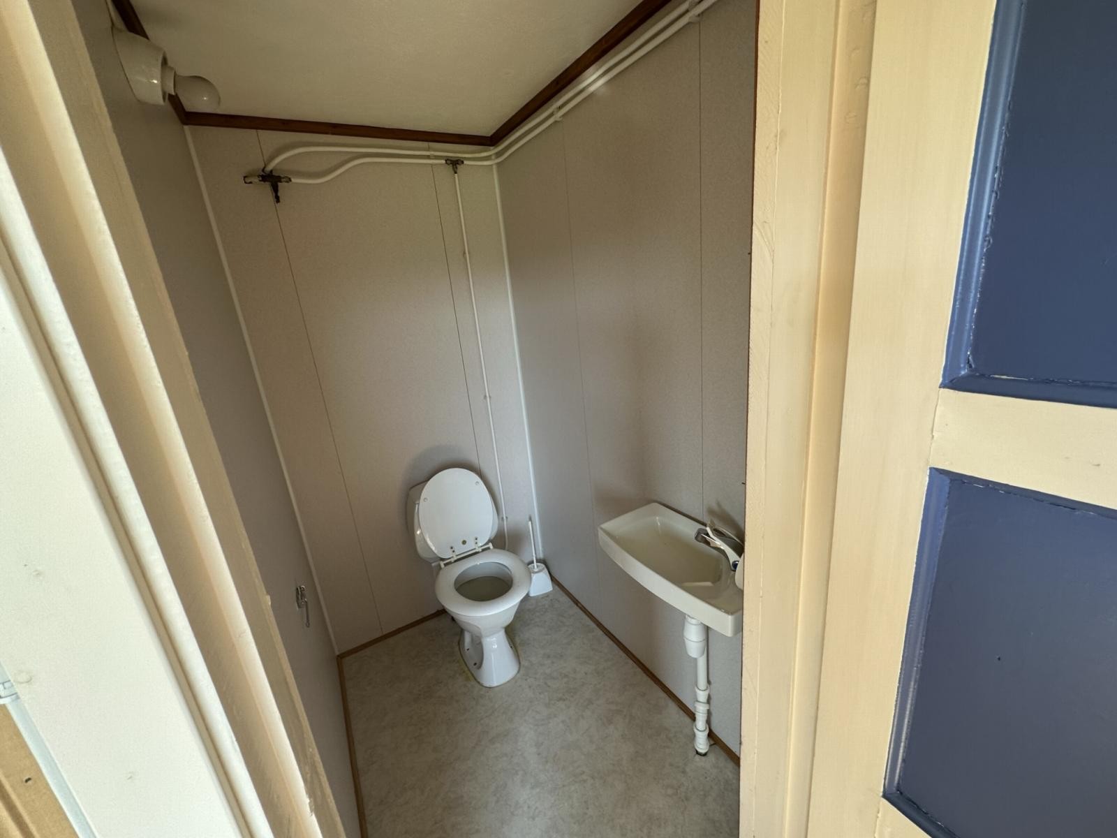 Toalett i kjeller. Galleribilde