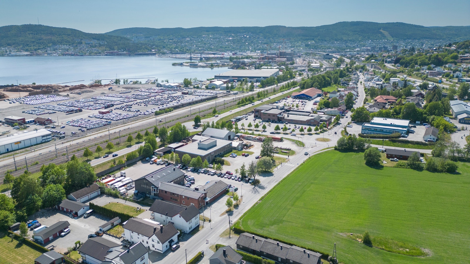 Sentral beliggenhet, tett på Brakerøya stasjon, nye Drammen sykehus og fjordbyen Galleribilde