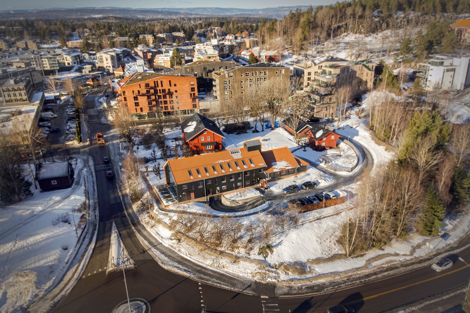 Bygget ligger 250 meter fra Kolbotn Stasjon Galleribilde