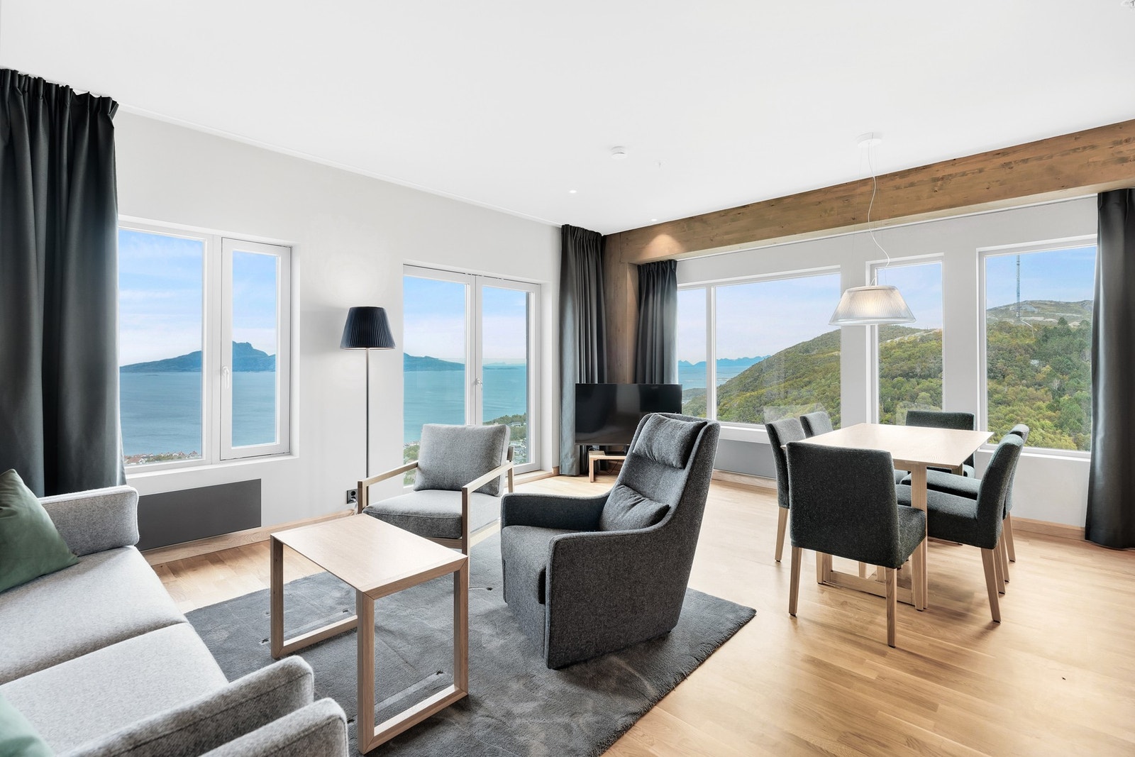 Hotelleilighet - Lys og moderne leilighet med store vinduer med utsikt vendt mot Landegode. Galleribilde