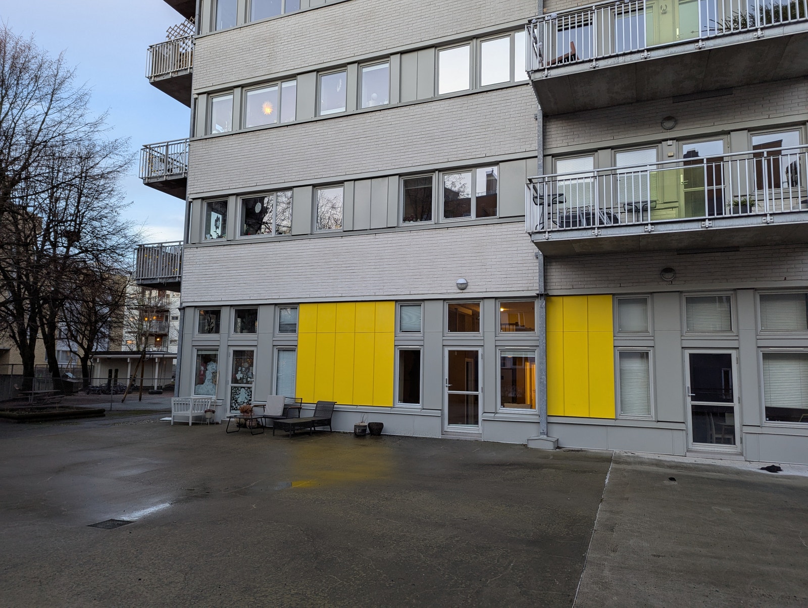 Terasseplass, med mulighet for å sette ut møblement. Galleribilde