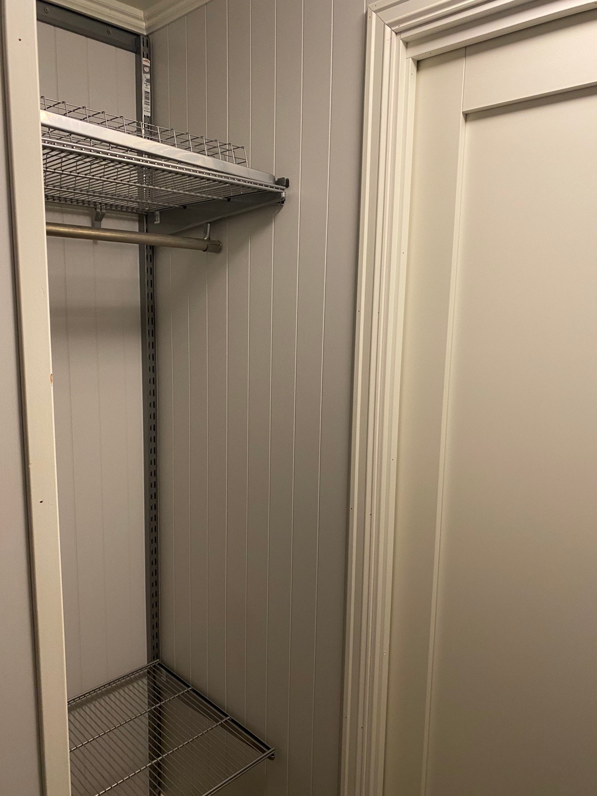 Garderobe V side Galleribilde