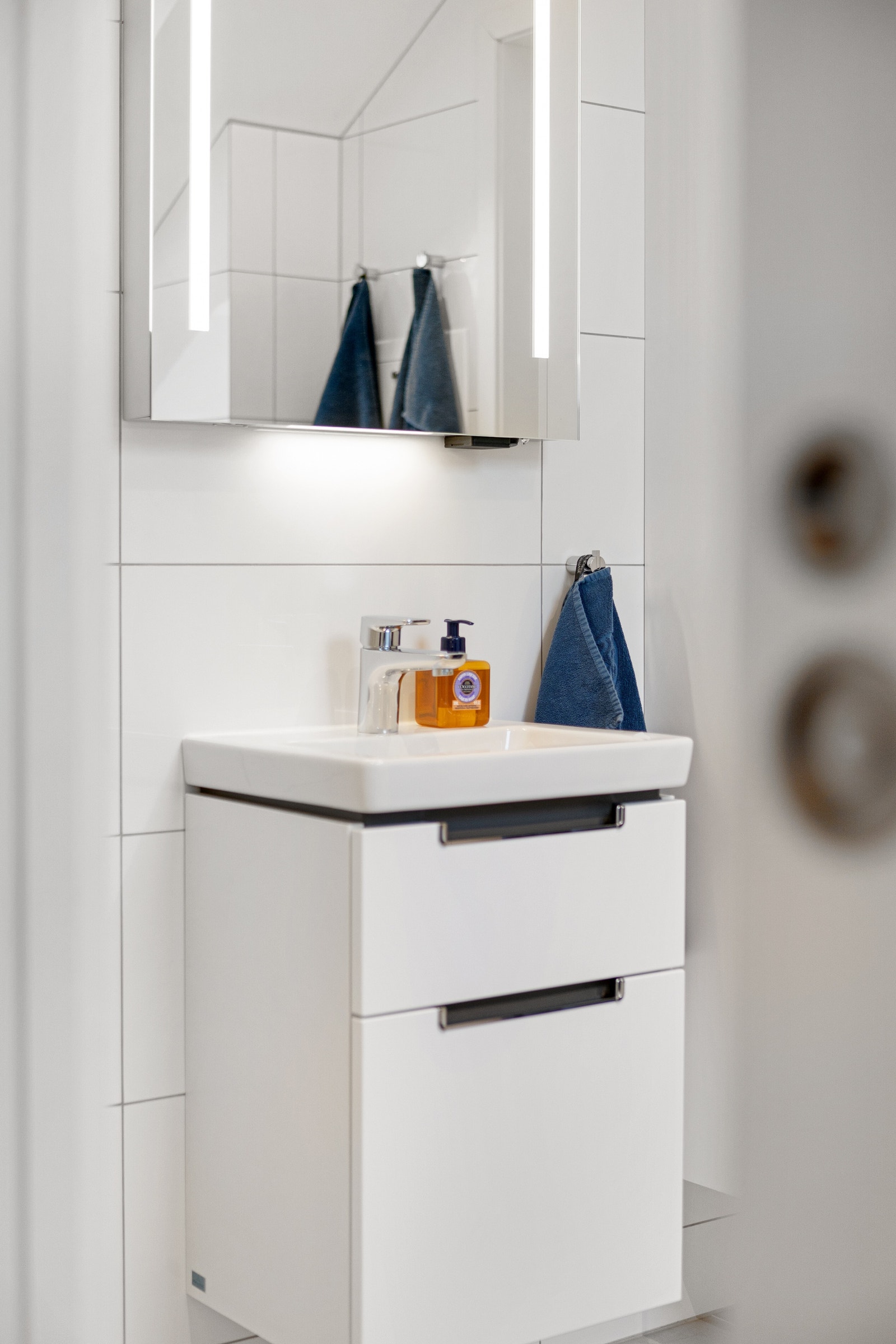 Baderomsinnredning og veggfliser fra Villeroy & Boch. Galleribilde