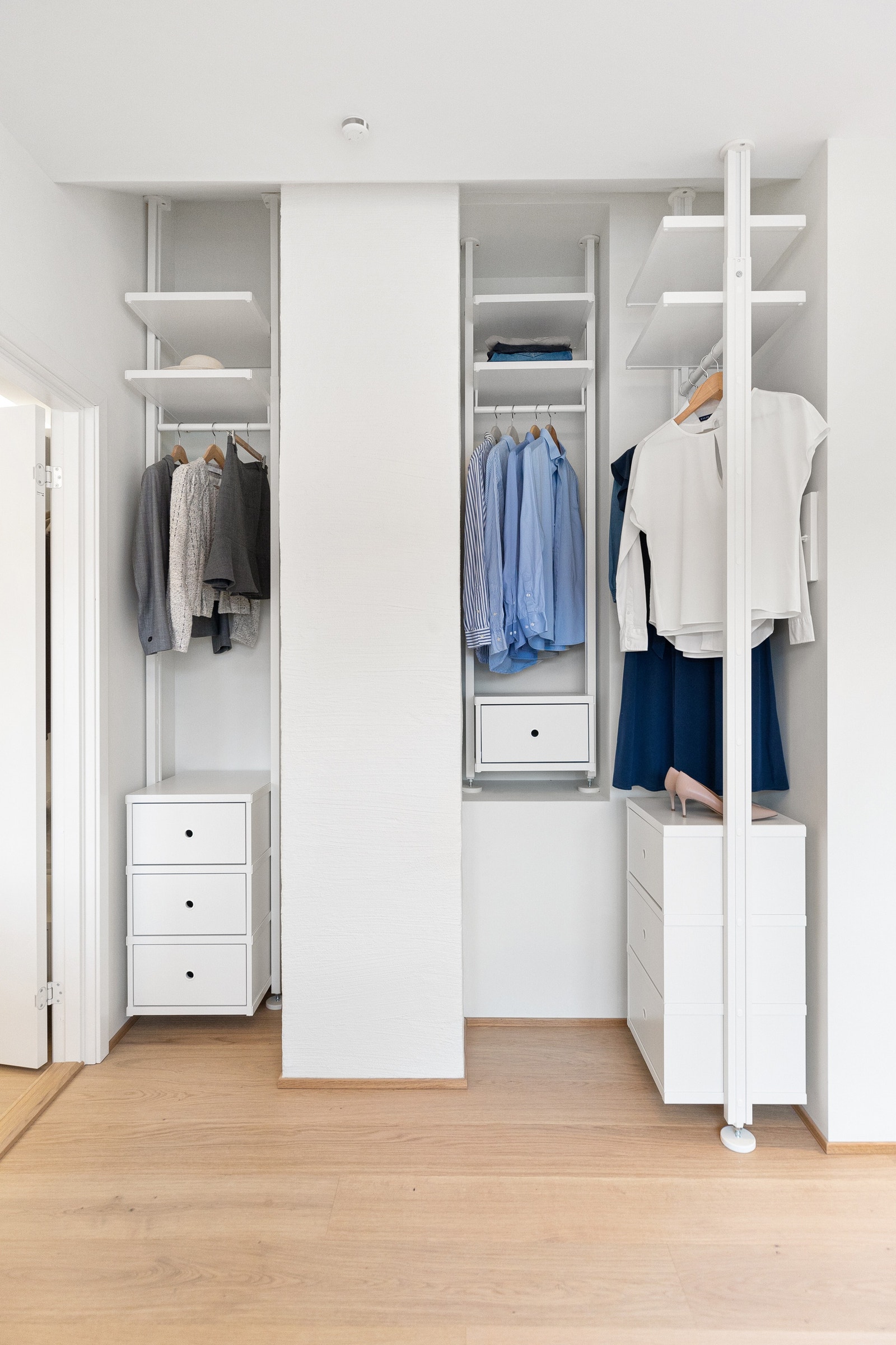 Smarte garderobeløsningen med luft og god plass. Galleribilde