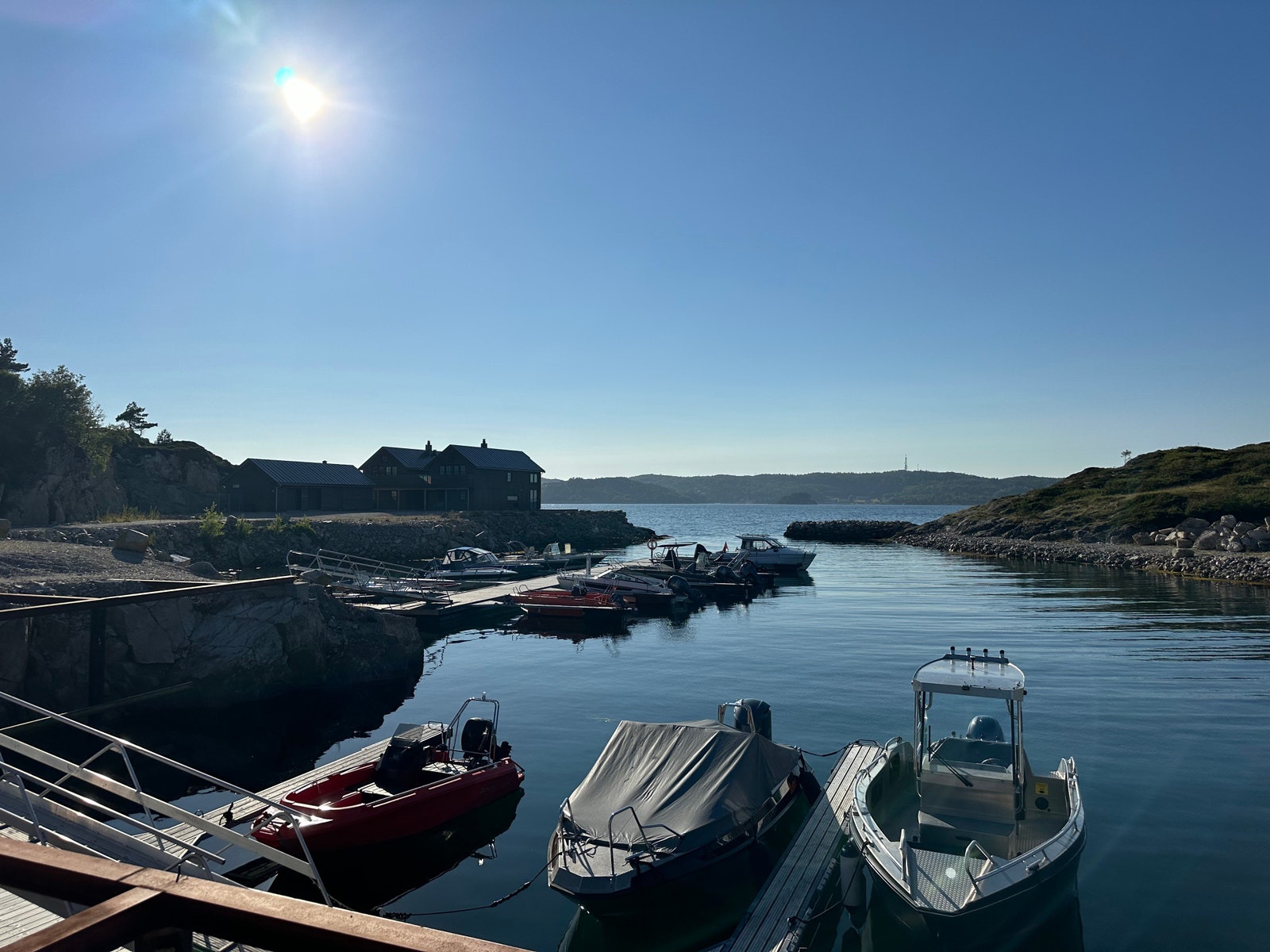 Marinaen har to flytekaier. Galleribilde