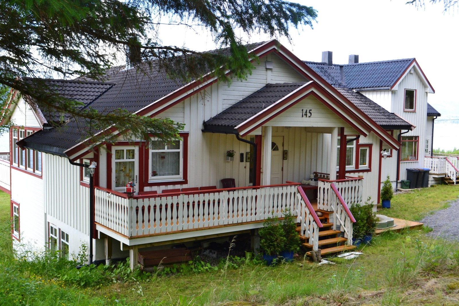 Husets inngangsparti Galleribilde