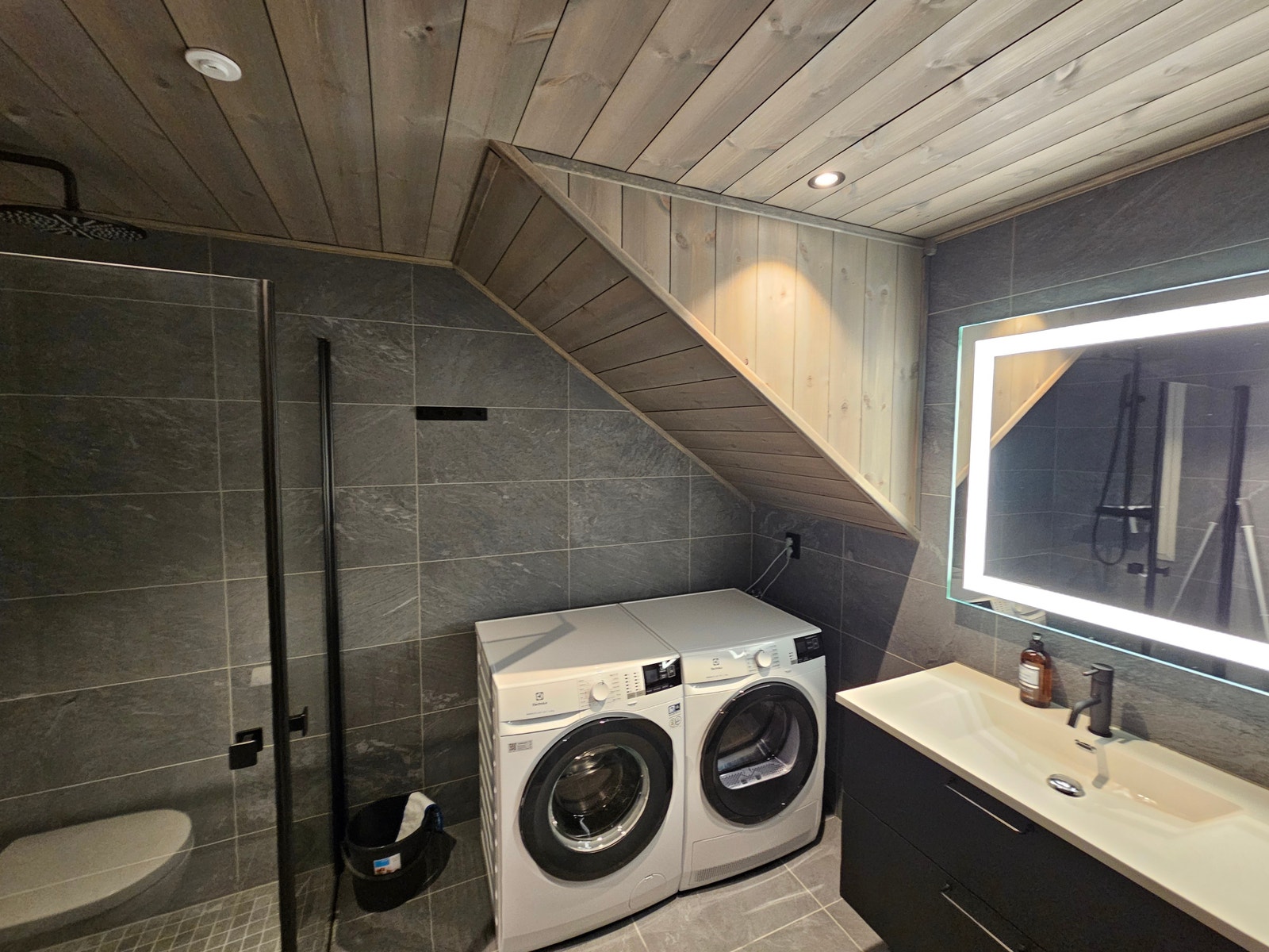 Bad i første etasje Galleribilde