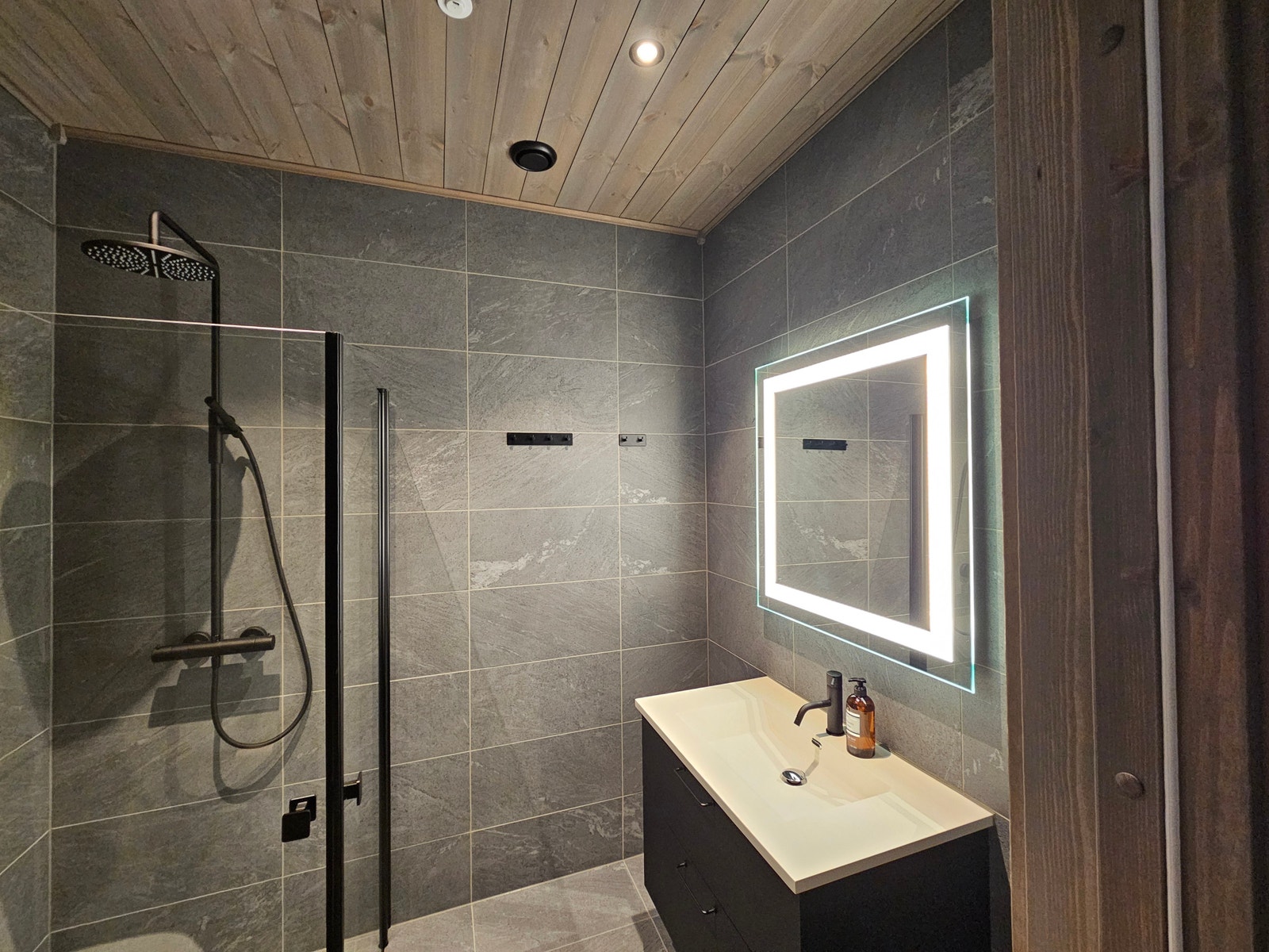 Bad i andre etasje Galleribilde