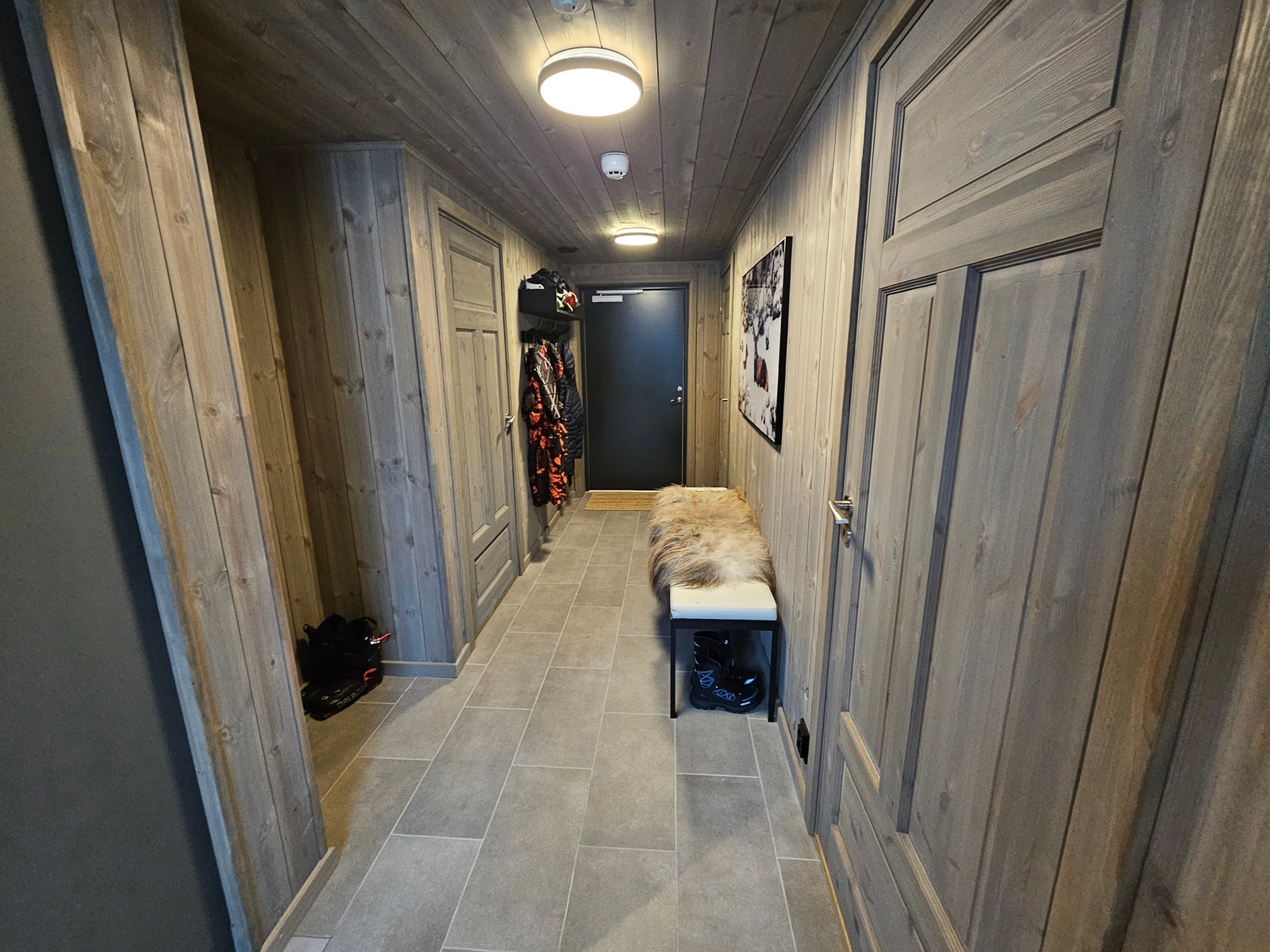 Gang med flislagt gulv Galleribilde