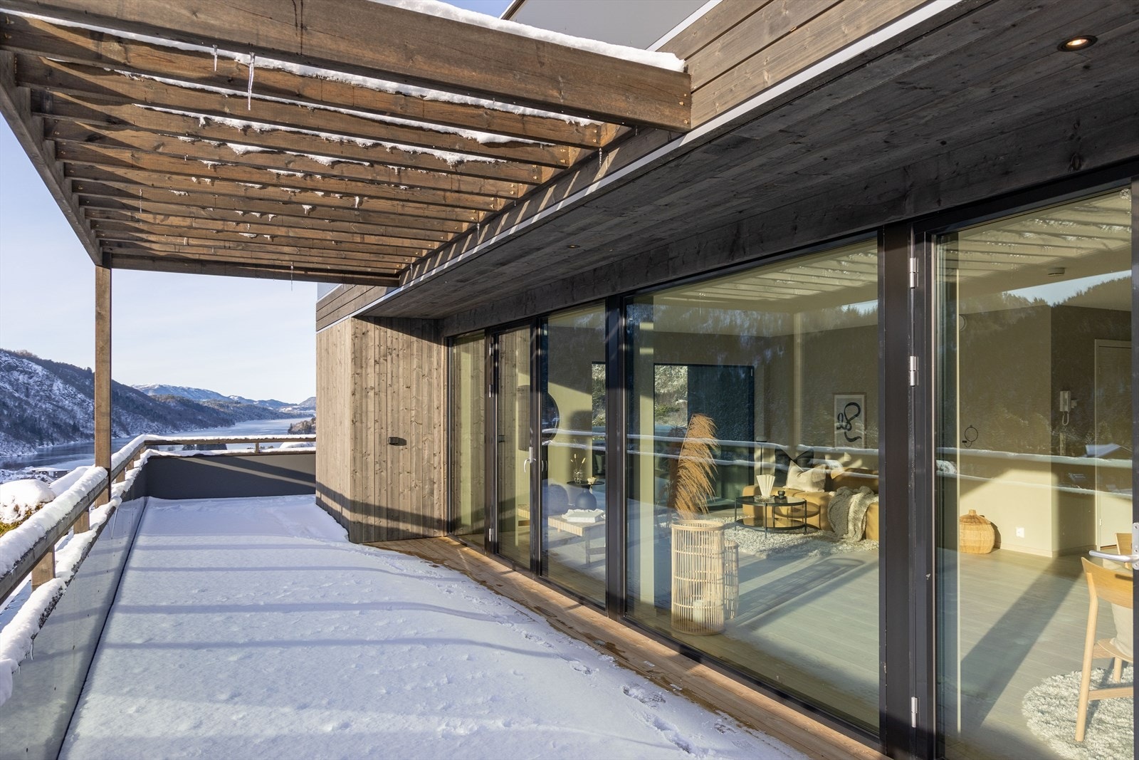 Fantastisk sør-vestvendt terrasse pa° hele 49 kvm Galleribilde