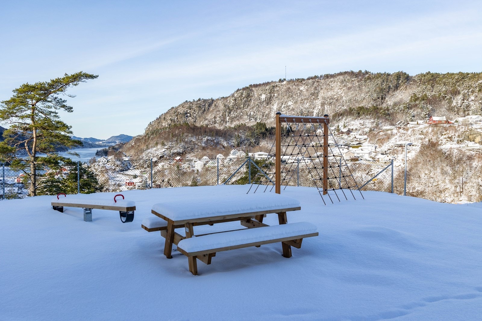 Lekeplass i fellesomra°det Galleribilde