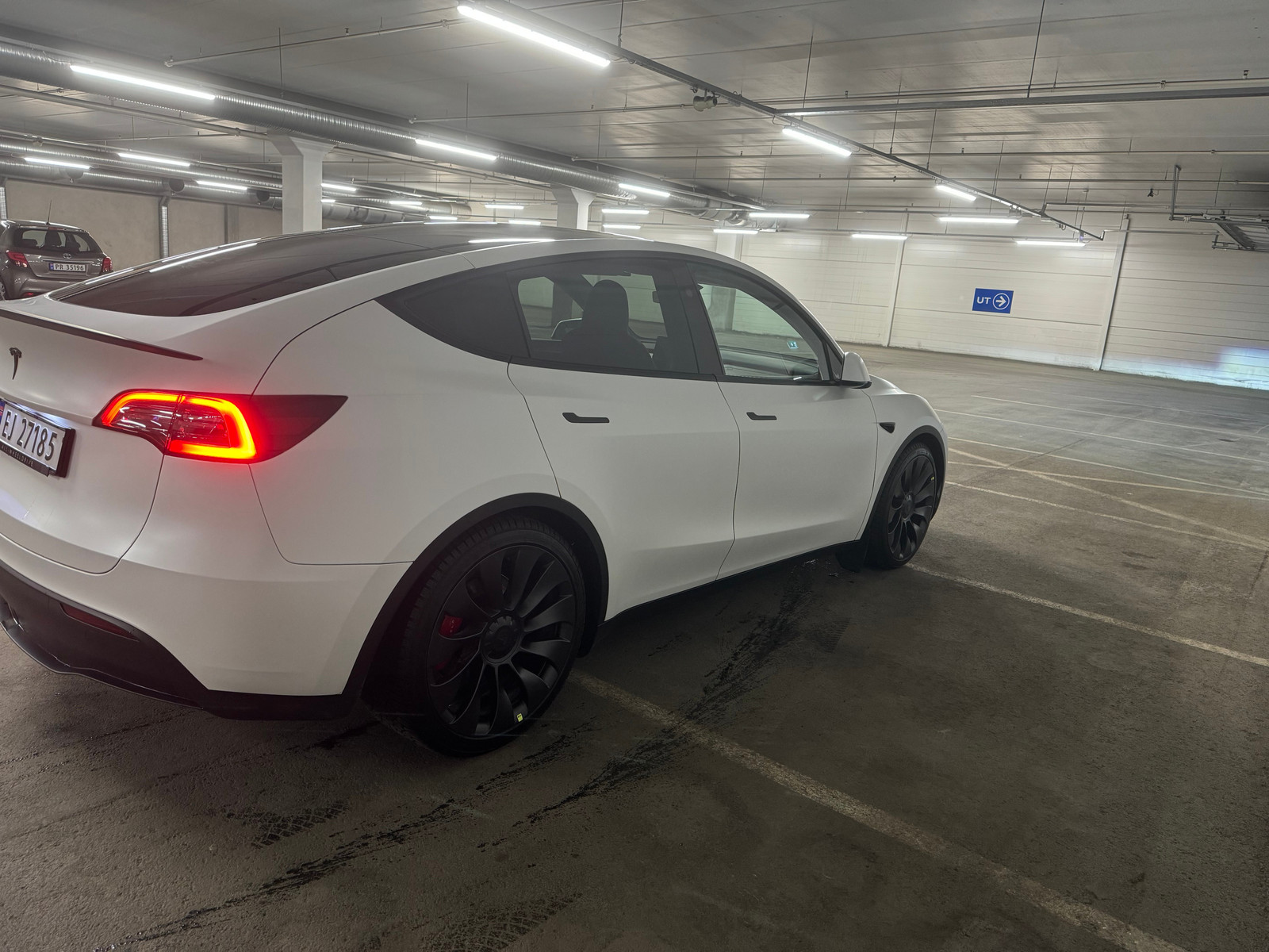 Tesla Model Y Performance AWD 3