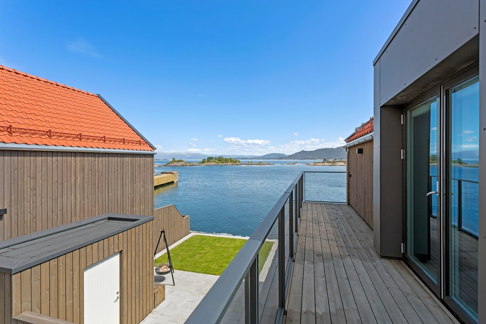 Bildet viser terrassen som er inkludert i prisen for bolig nr. 11. Galleribilde