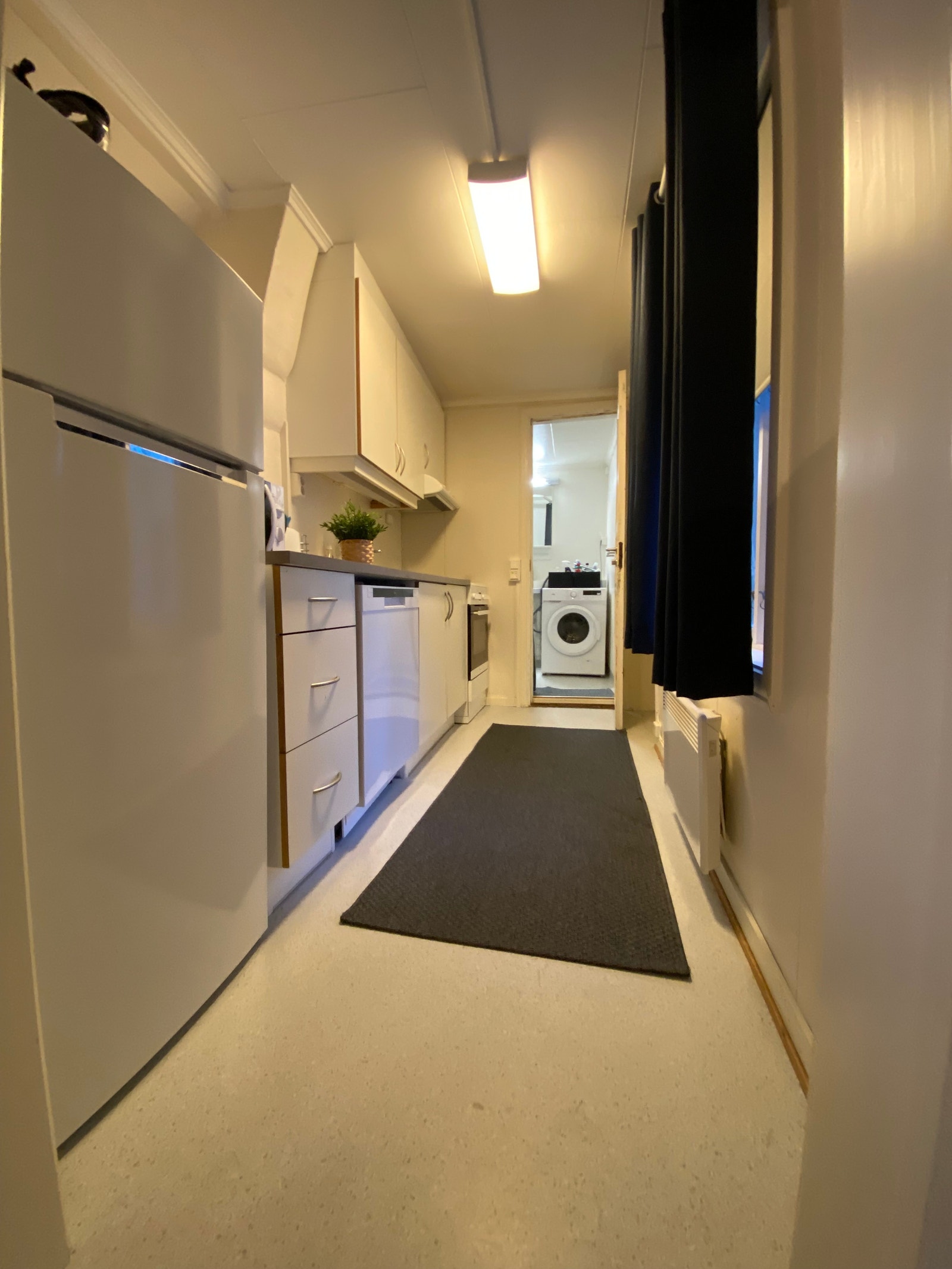 Kjøkken mot bad Galleribilde