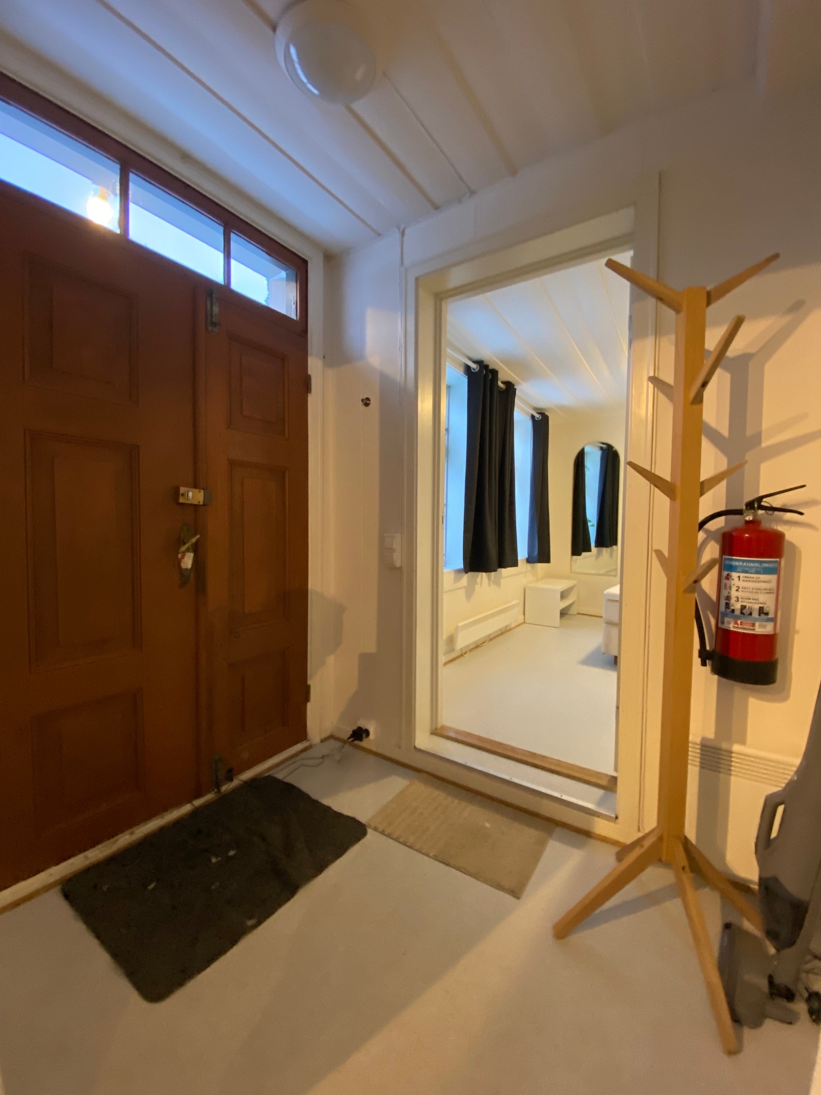 Gang med flott dobbel dør Galleribilde