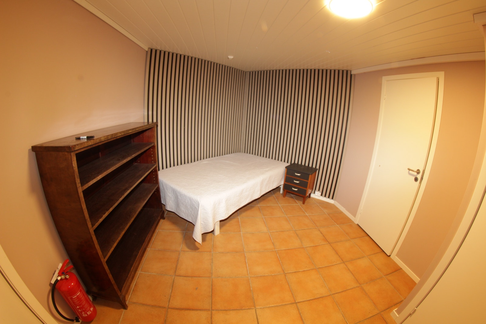 Soverom 1 - 120 cm seng medfølger - Det er nå montert panelovn på begge soverommene Galleribilde