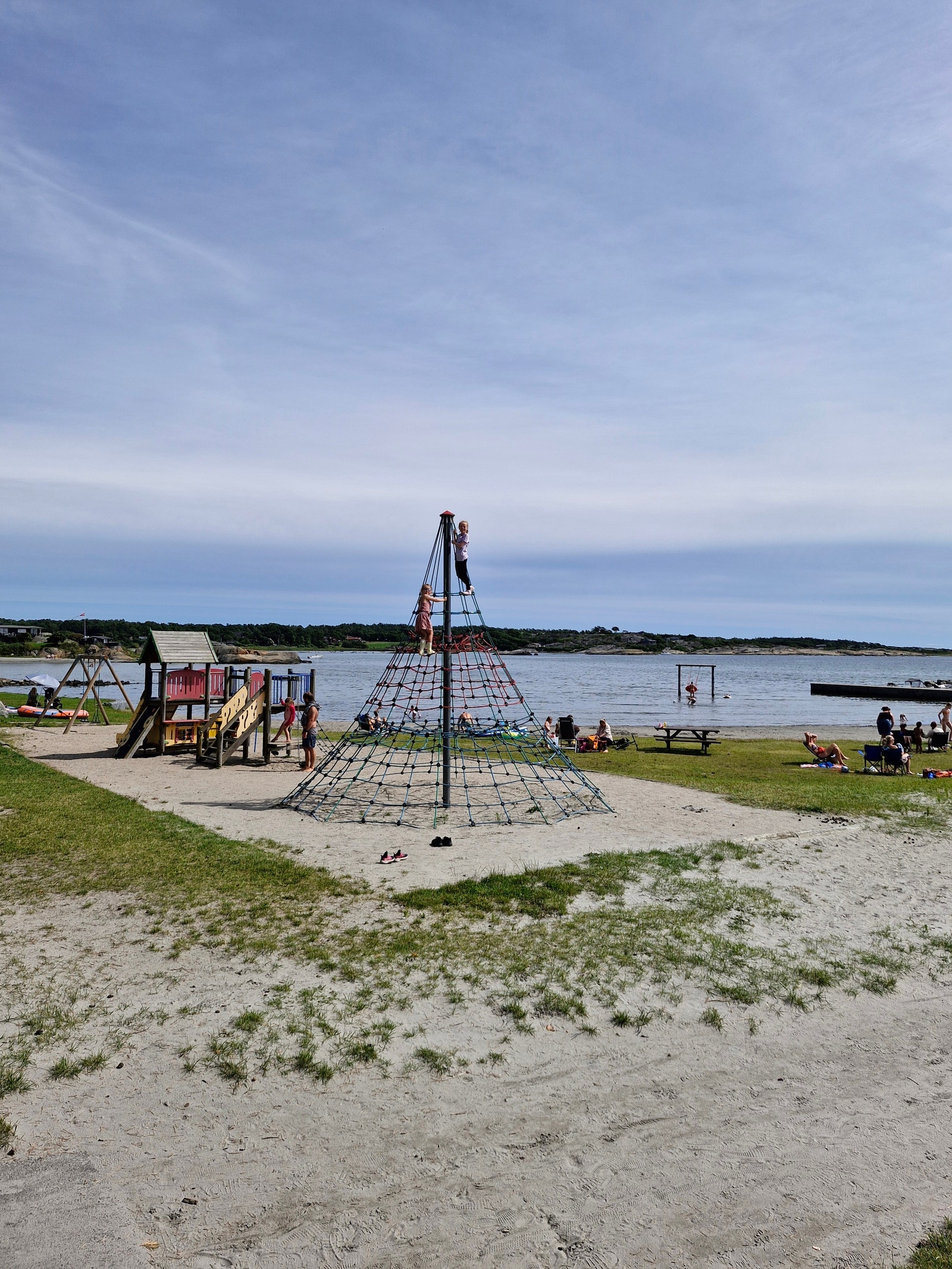 Klatrestativ på lydhusstranda Galleribilde