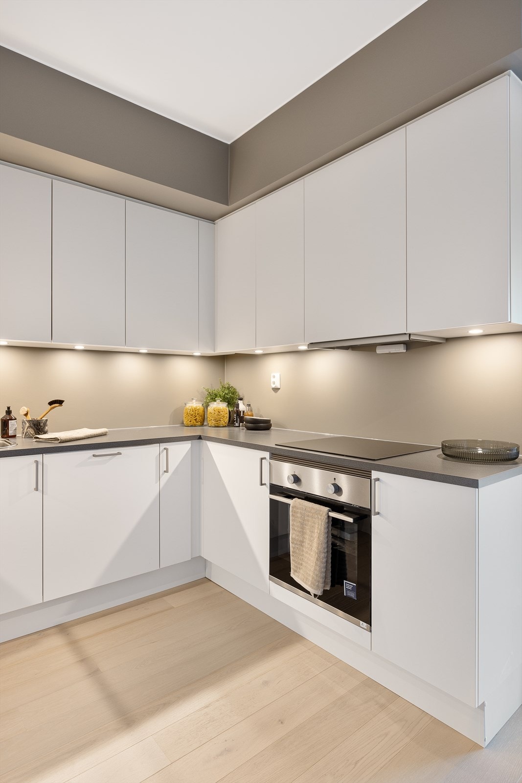 Det er godt med skap- og benkeplass Galleribilde