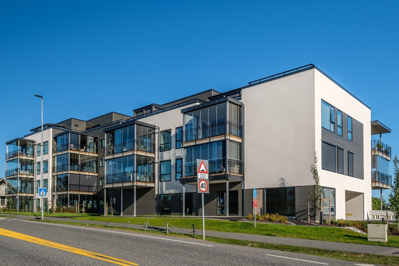 Bygg A og B sett fra Tjøllingveien Galleribilde