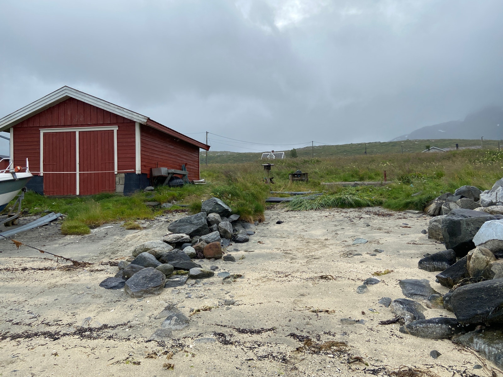 Båtoppsett. (Naust tilhører naboeiendom) Galleribilde