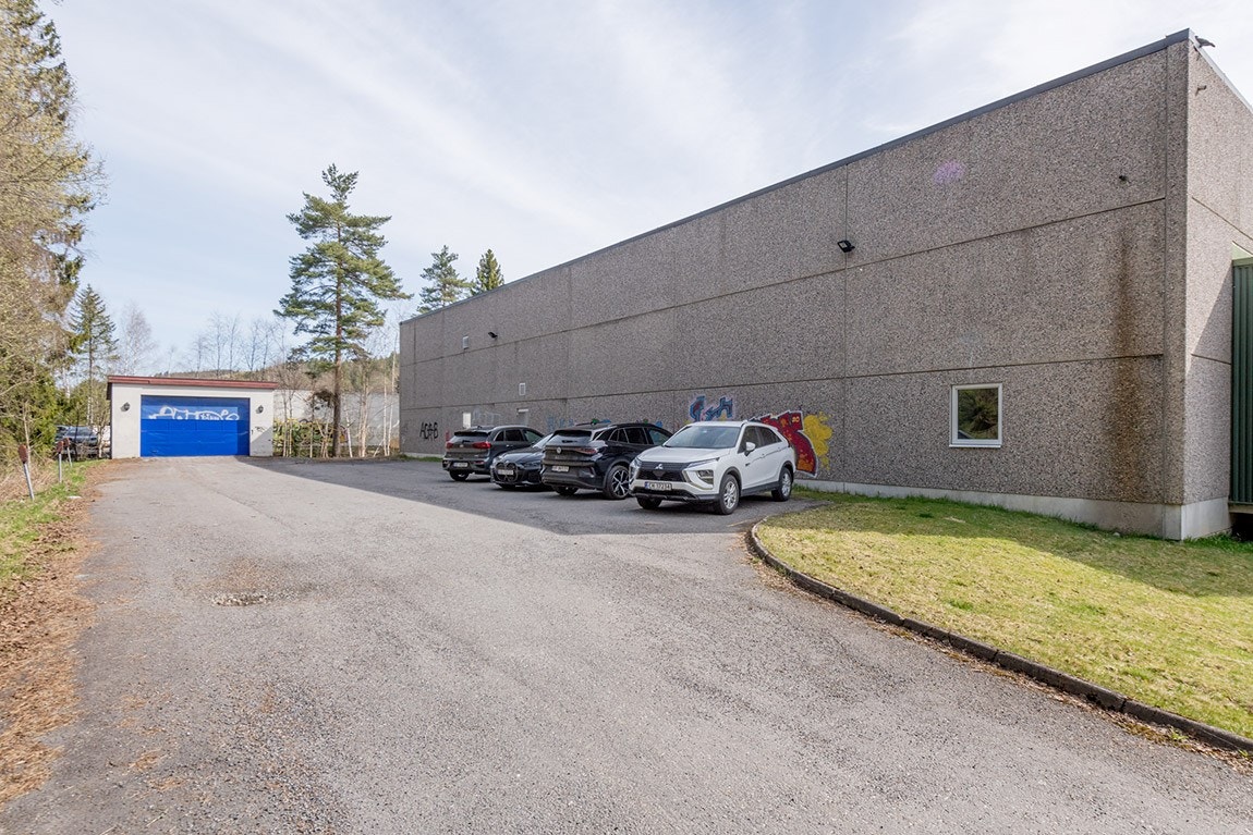 Vei til frittstående garasje Galleribilde