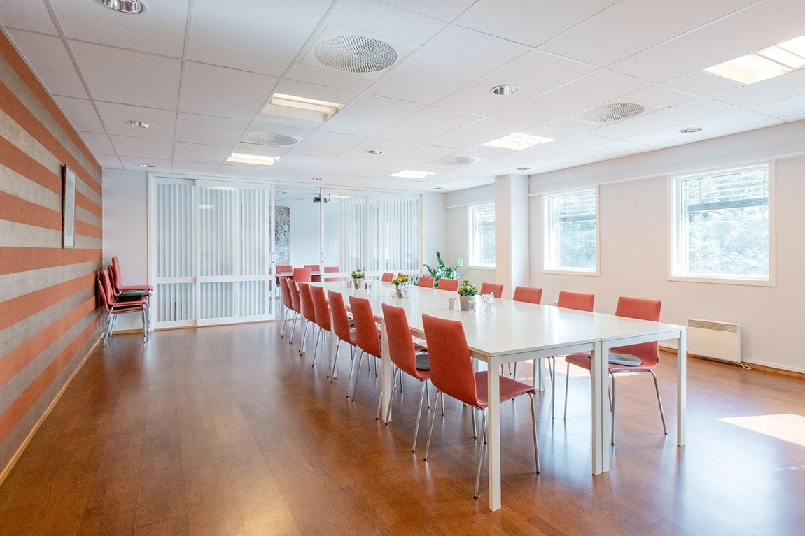 Fellesområde, spiserom med enkel kjøkkenløsning Galleribilde