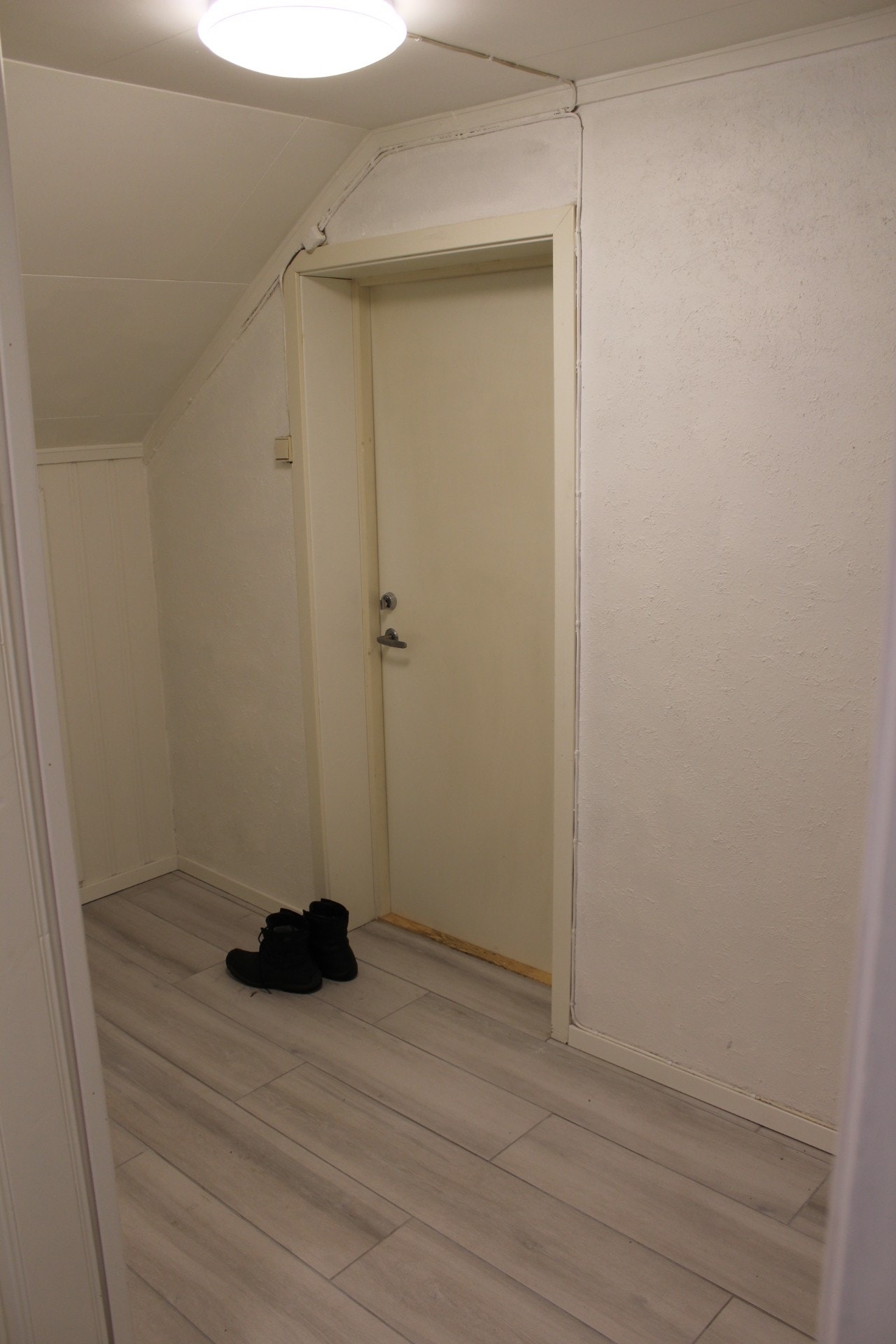 Entre med varmekabler i gulvet. Galleribilde
