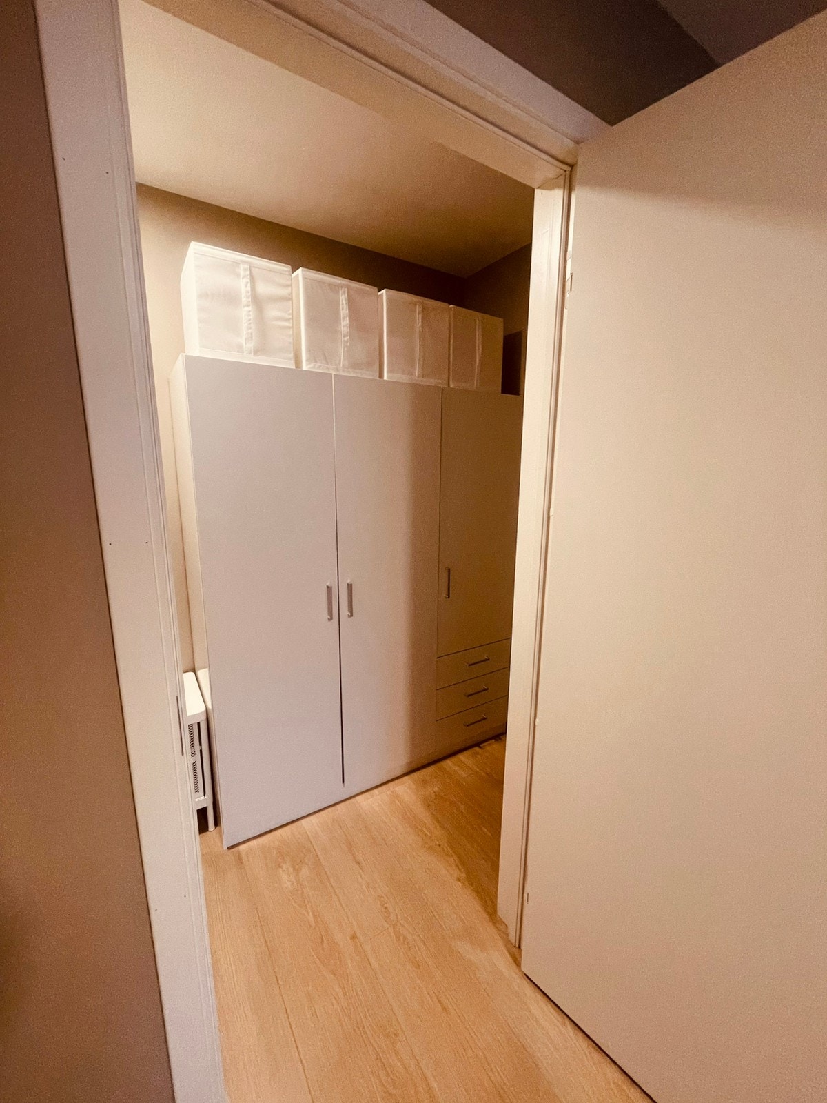 Bod med skap/oppbevaring Galleribilde