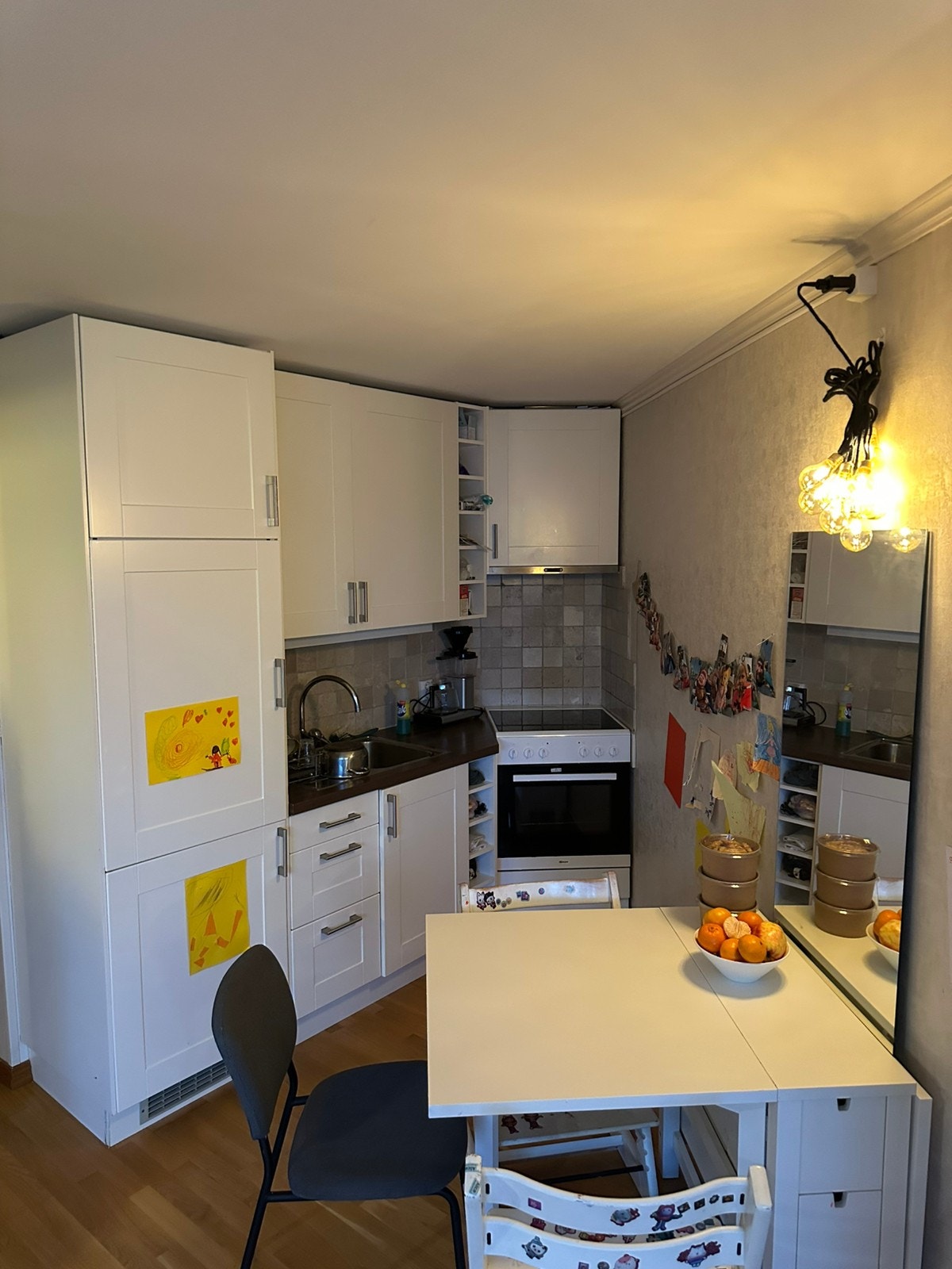 Kjøkken innredet av tidligere leieboer. Møbler følger ikke. Galleribilde