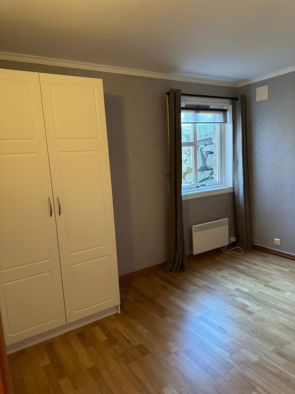 Store og luftige soveromsvindu Galleribilde