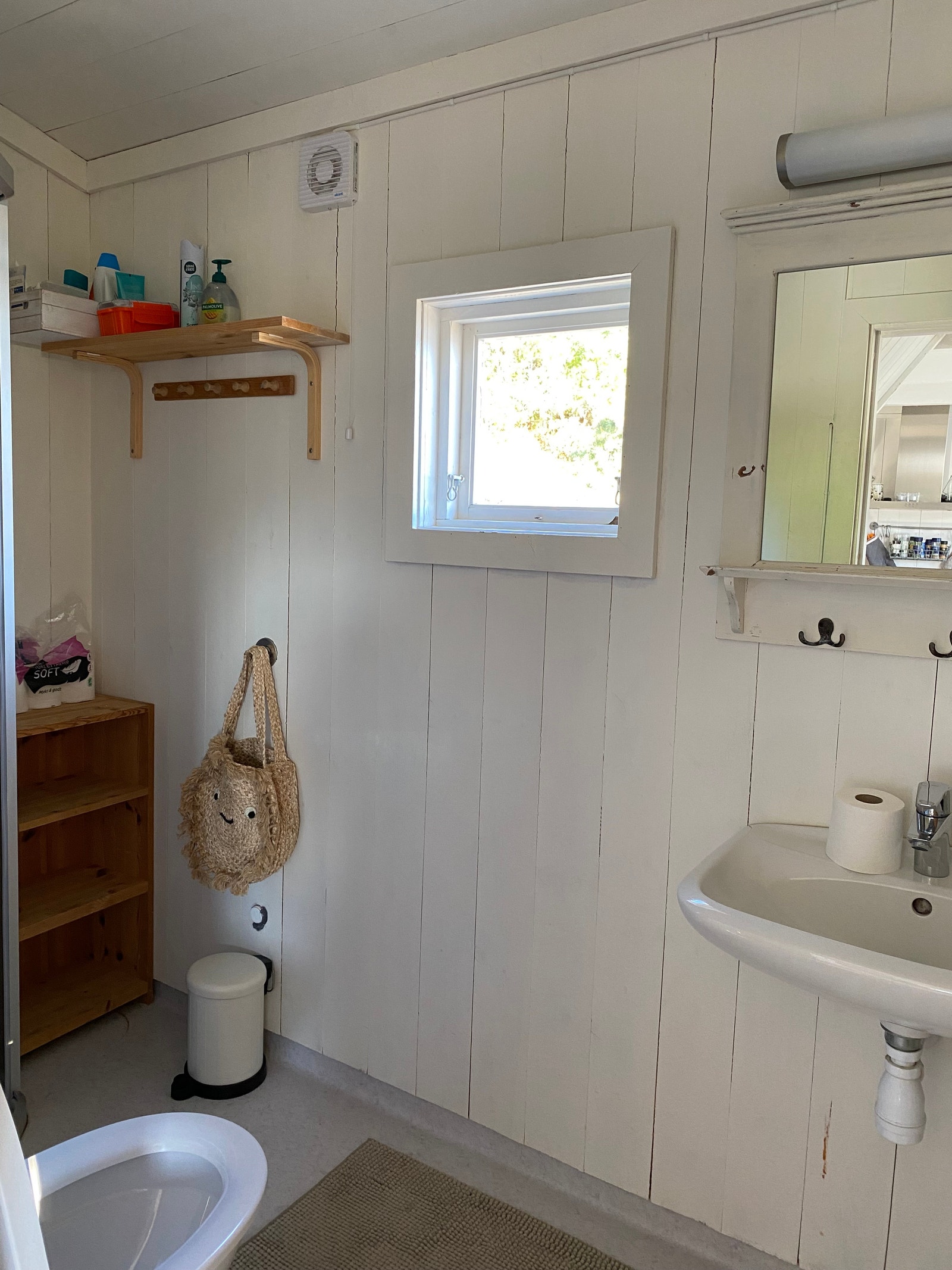 Bad 1.etg med wc, vask og dusj Galleribilde