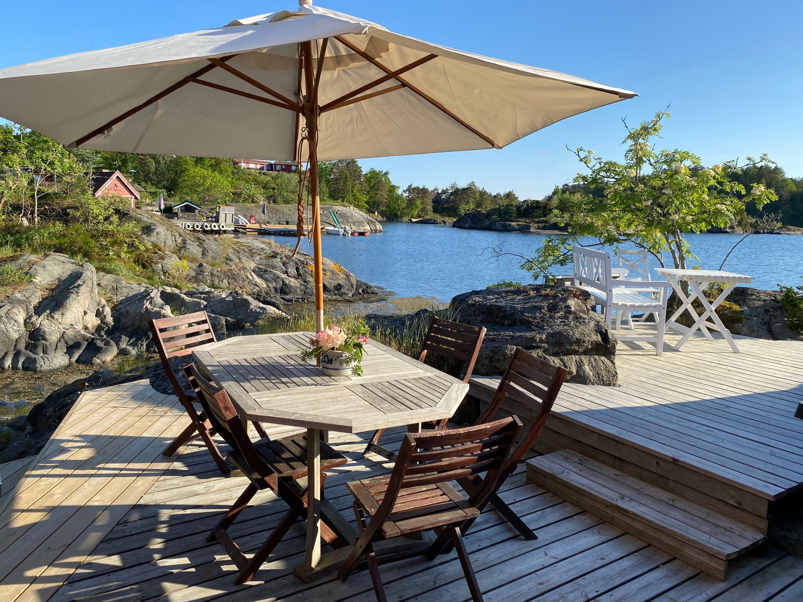 Spiseplass ute med gassgrill Galleribilde