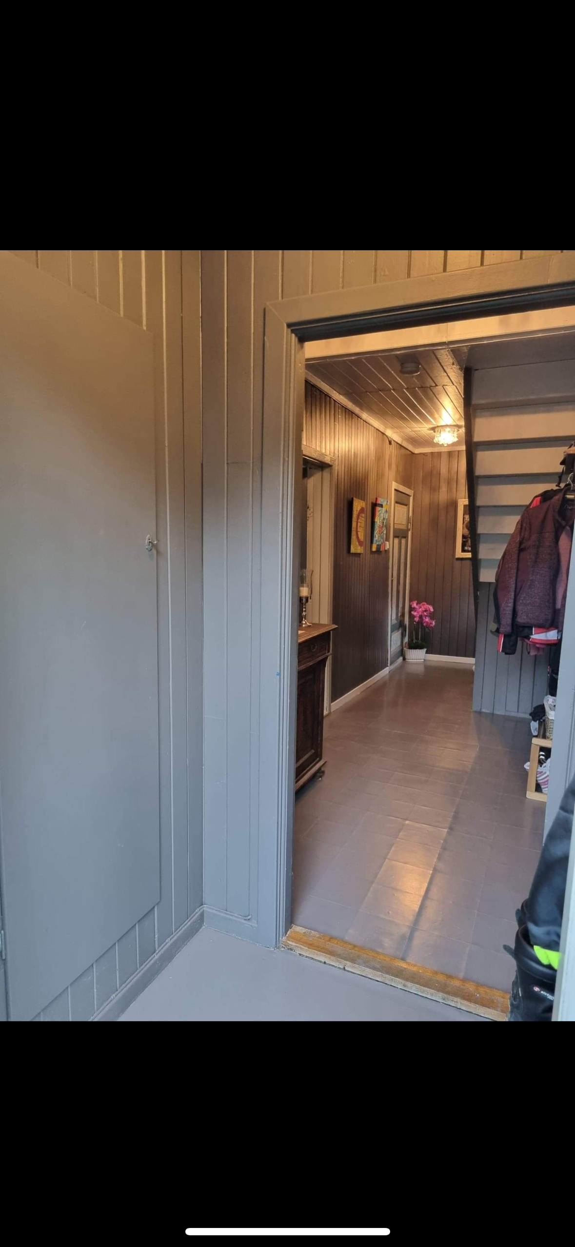Fra inngang mot gang Galleribilde