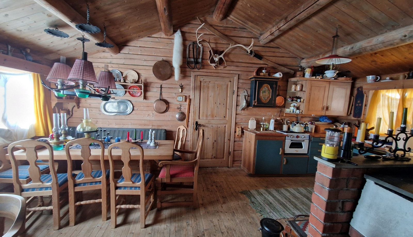 Spisestue i hytte Galleribilde